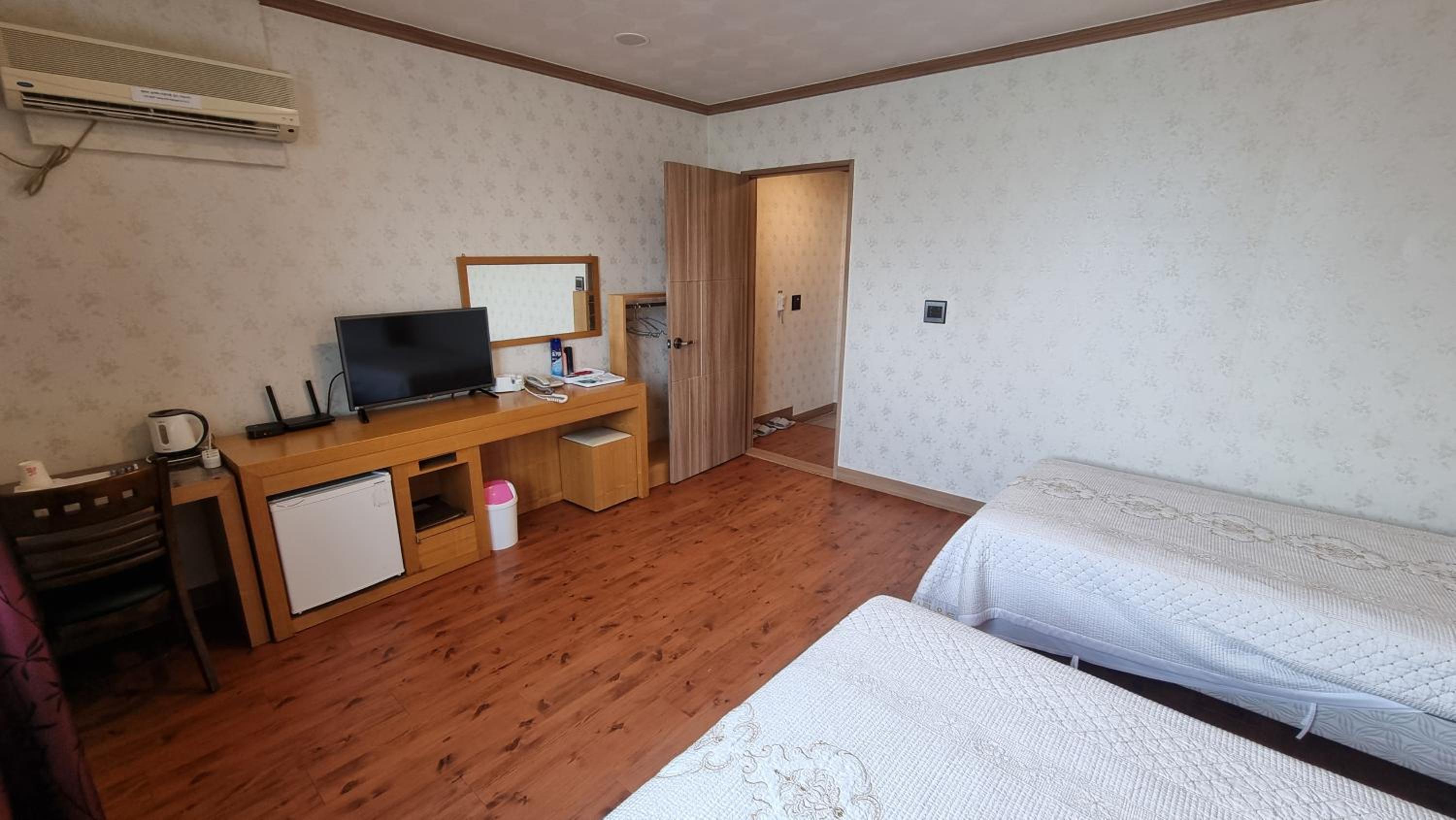 Deluxe Twin Room - Photo 9