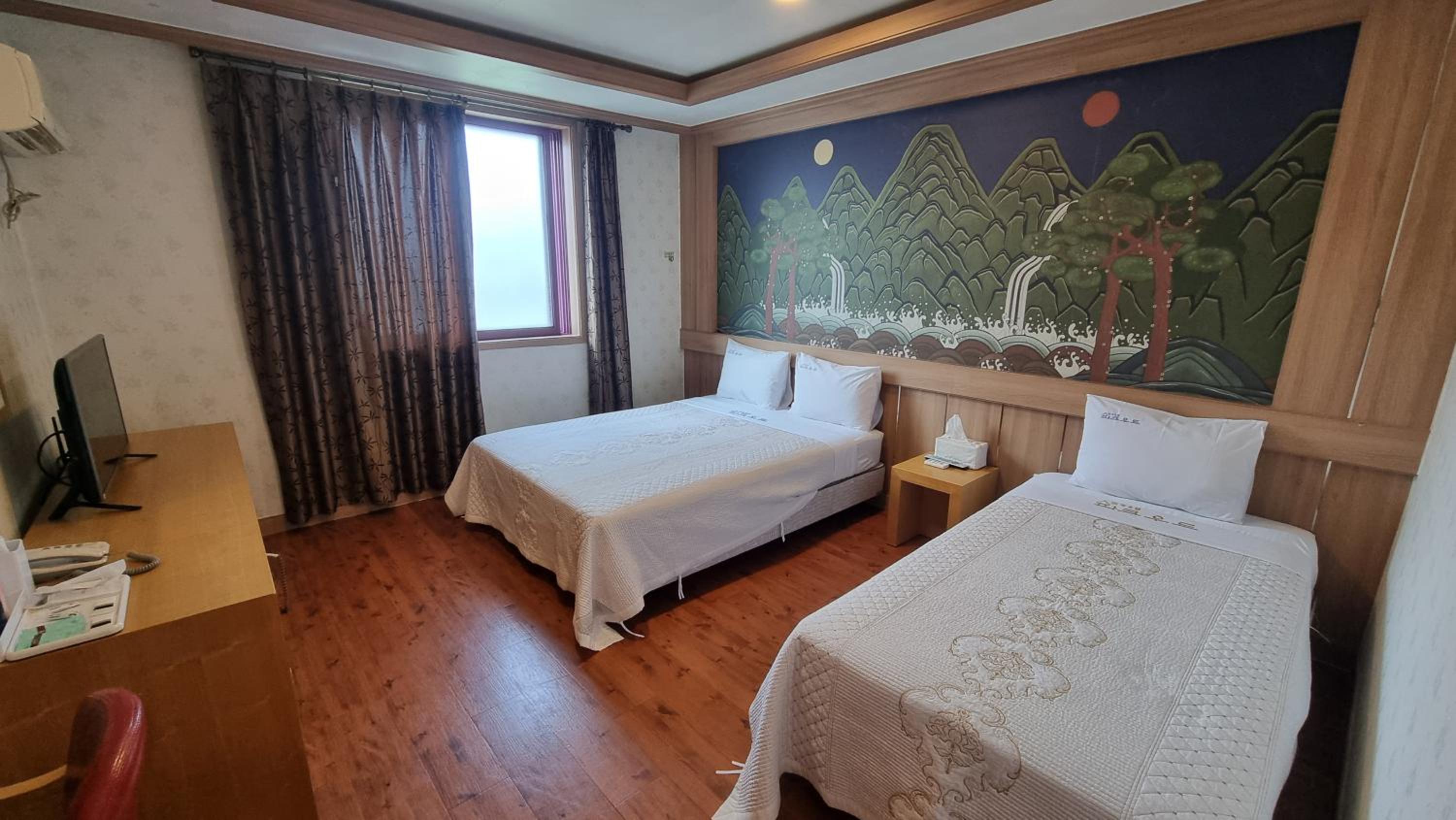 Deluxe Twin Room - Photo 7