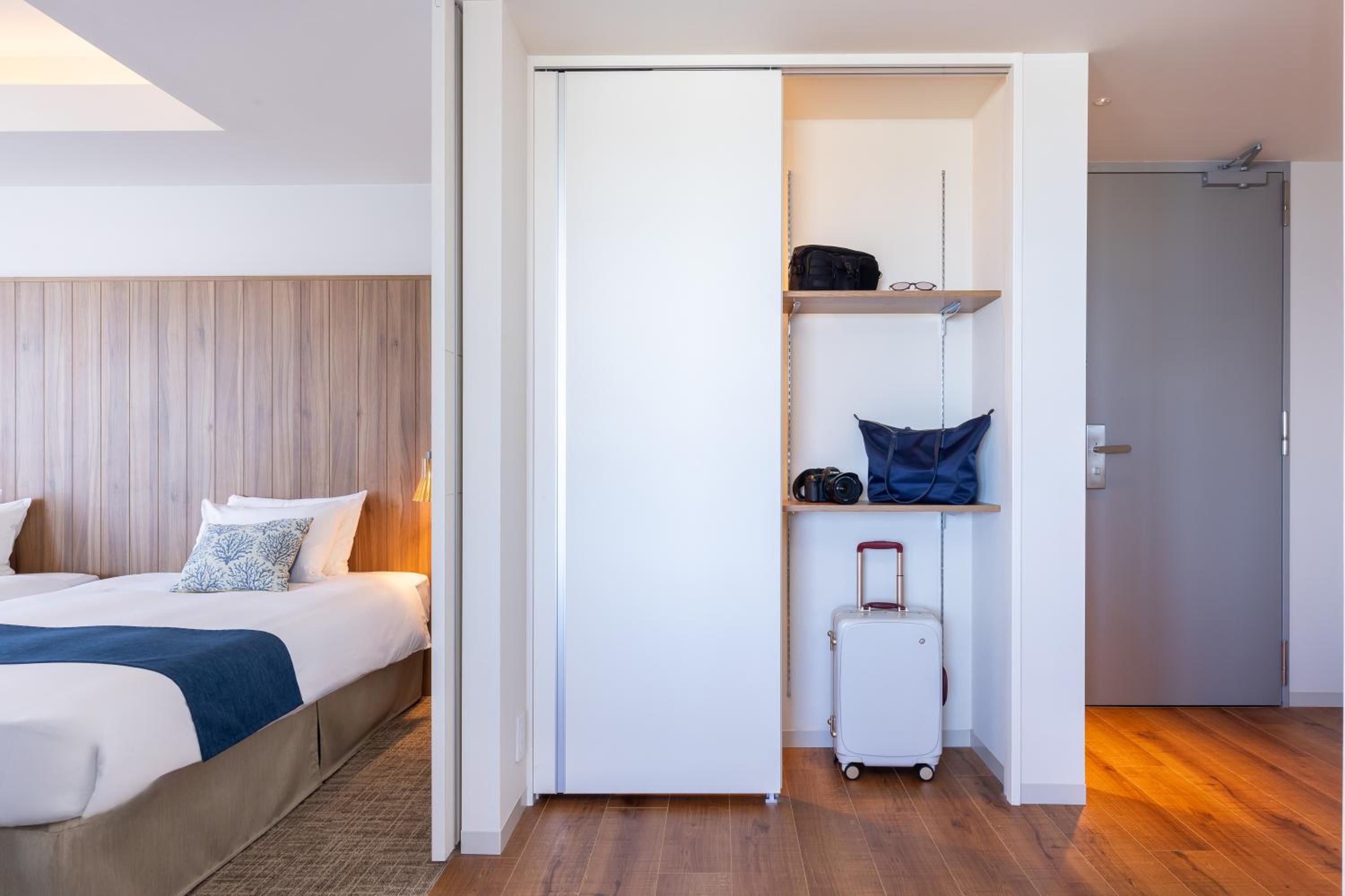 Premium Riverside Twin Room - Photo 13