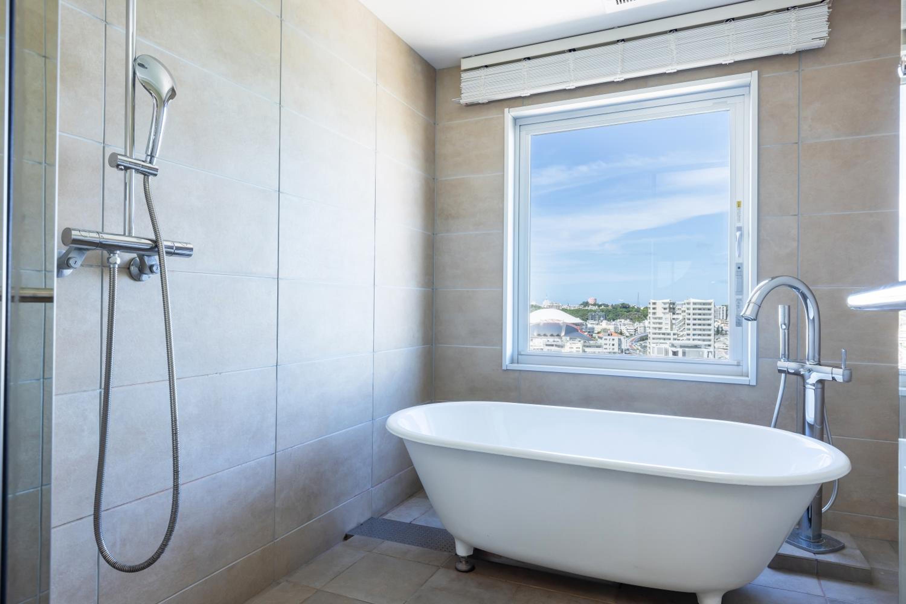 Premium Riverside Twin Room - Photo 9