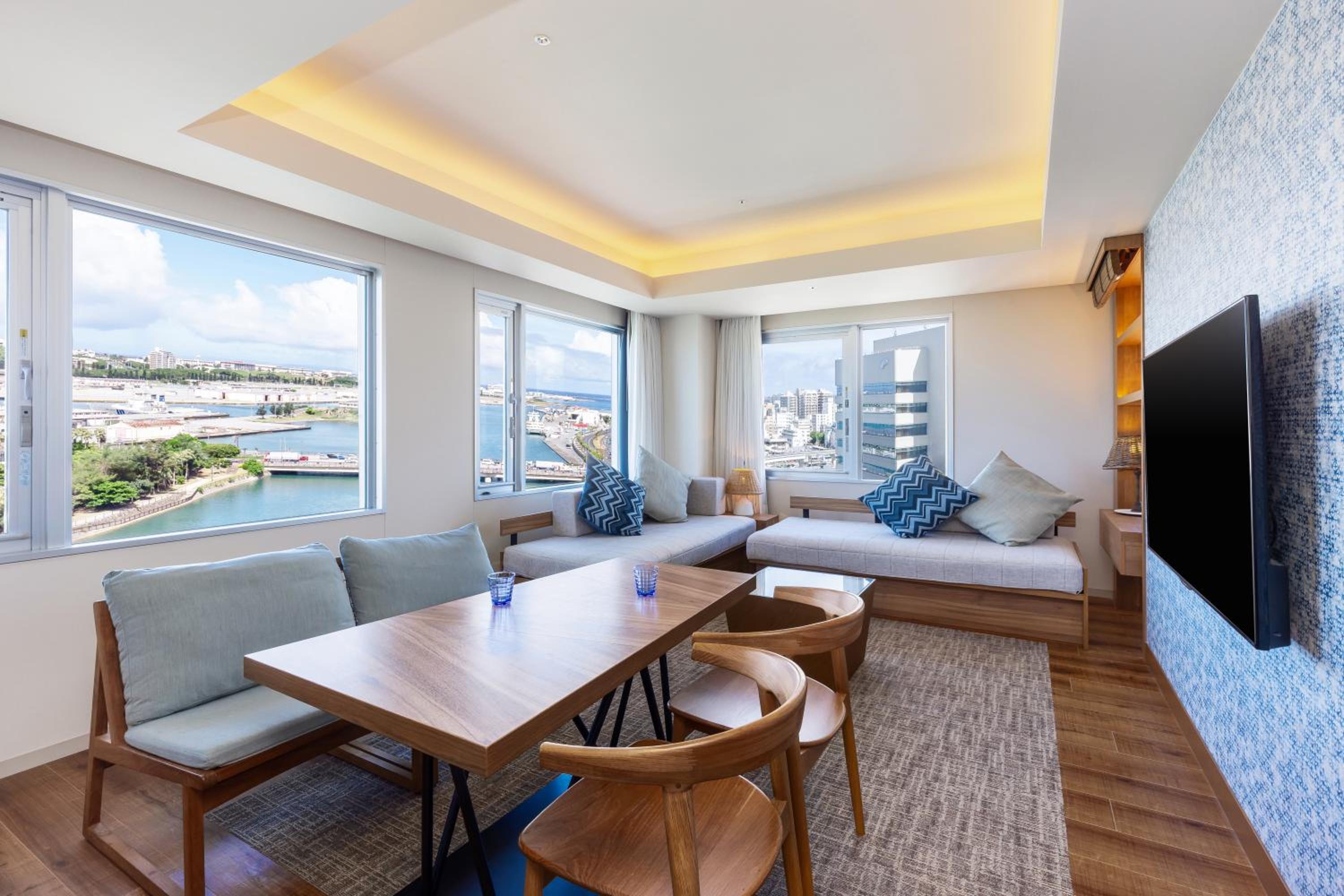 Premium Riverside Twin Room - Photo 1