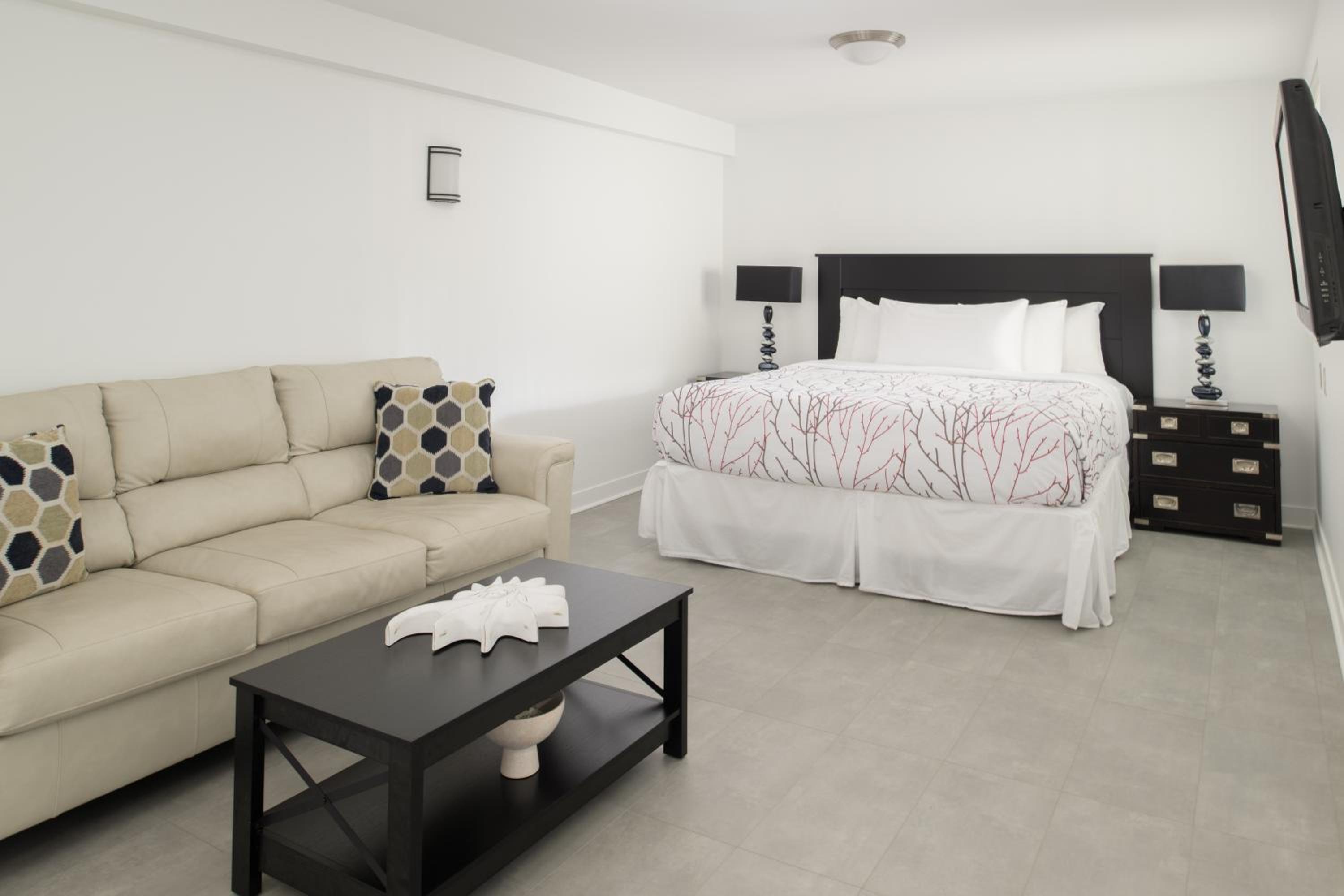 Deluxe King Suite