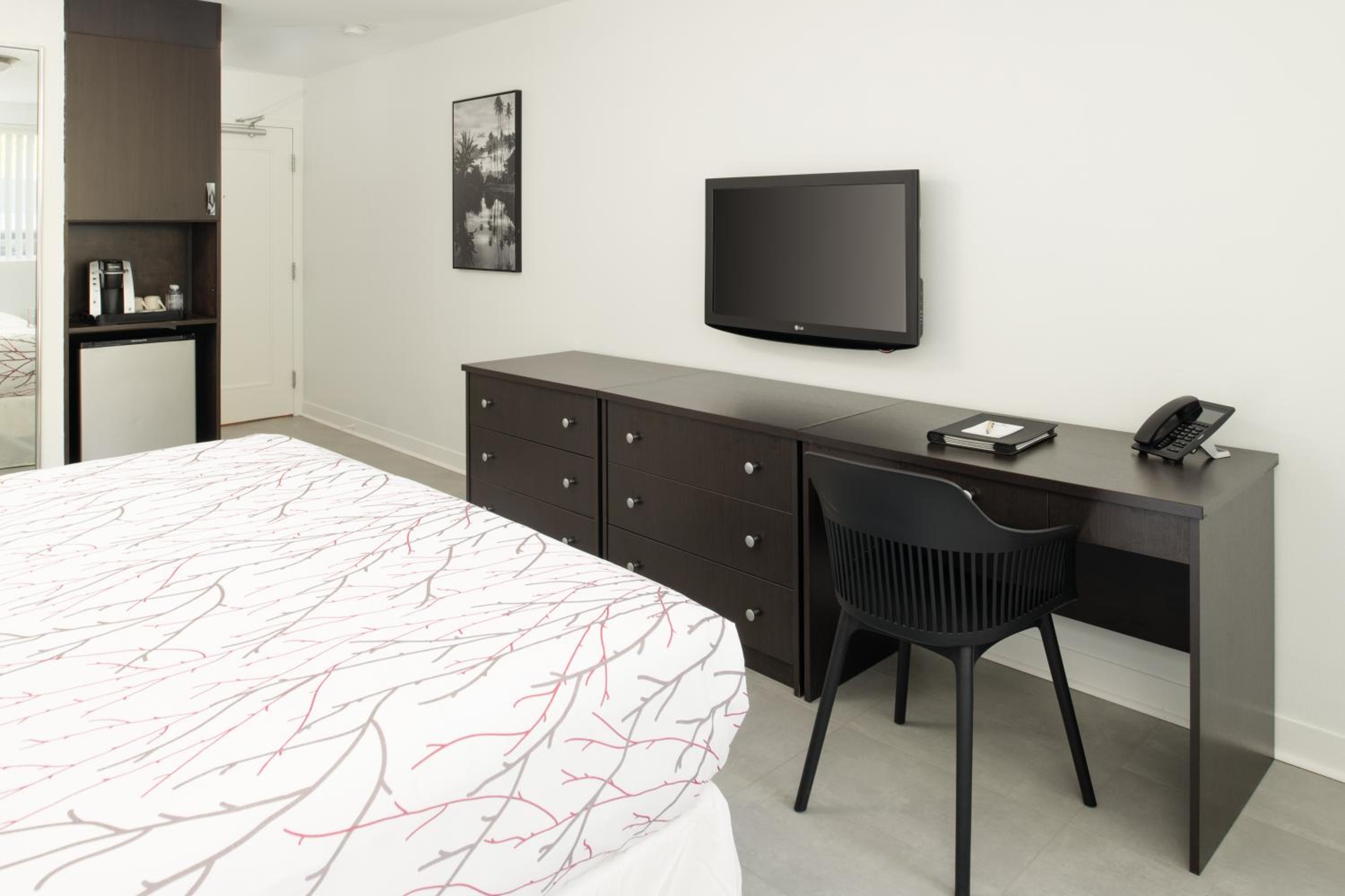 Standard King Room photo 2