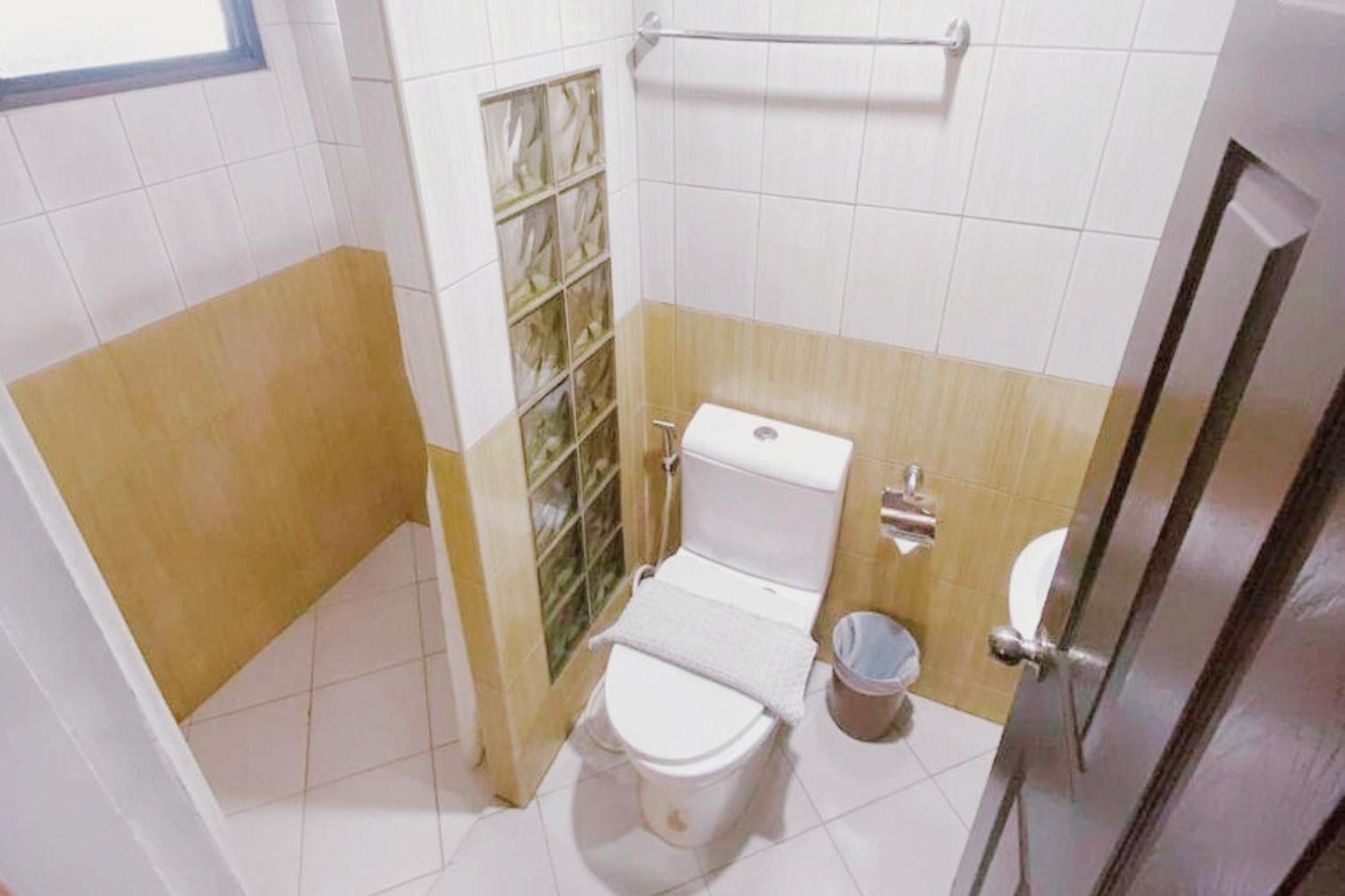 Executive Suite - Photo 2