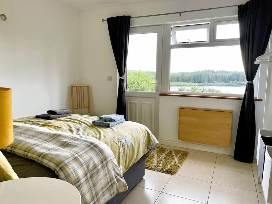 Three-Bedroom House photo 3