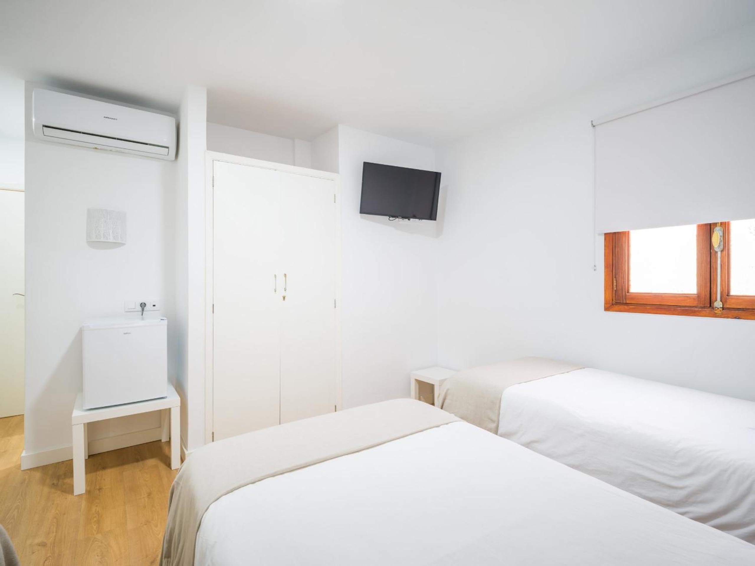 Triple Room With Private Bathroom photo 2