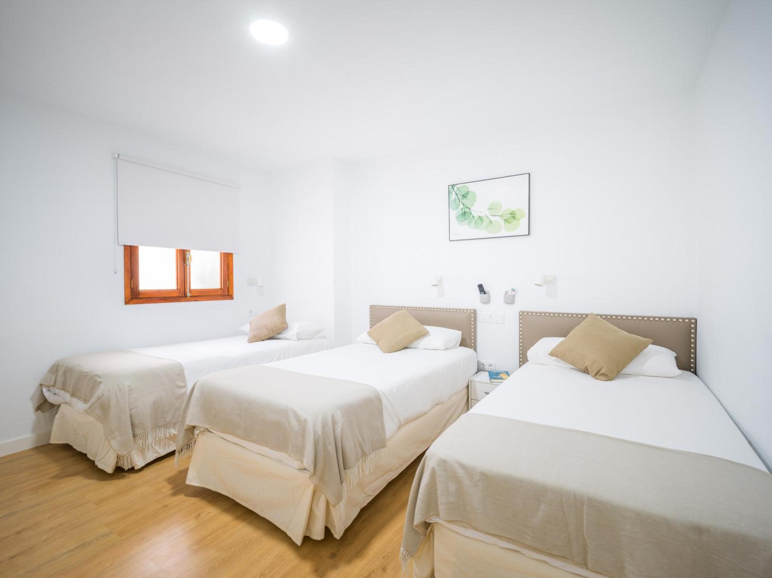 Habitación Triple con Baño Privado