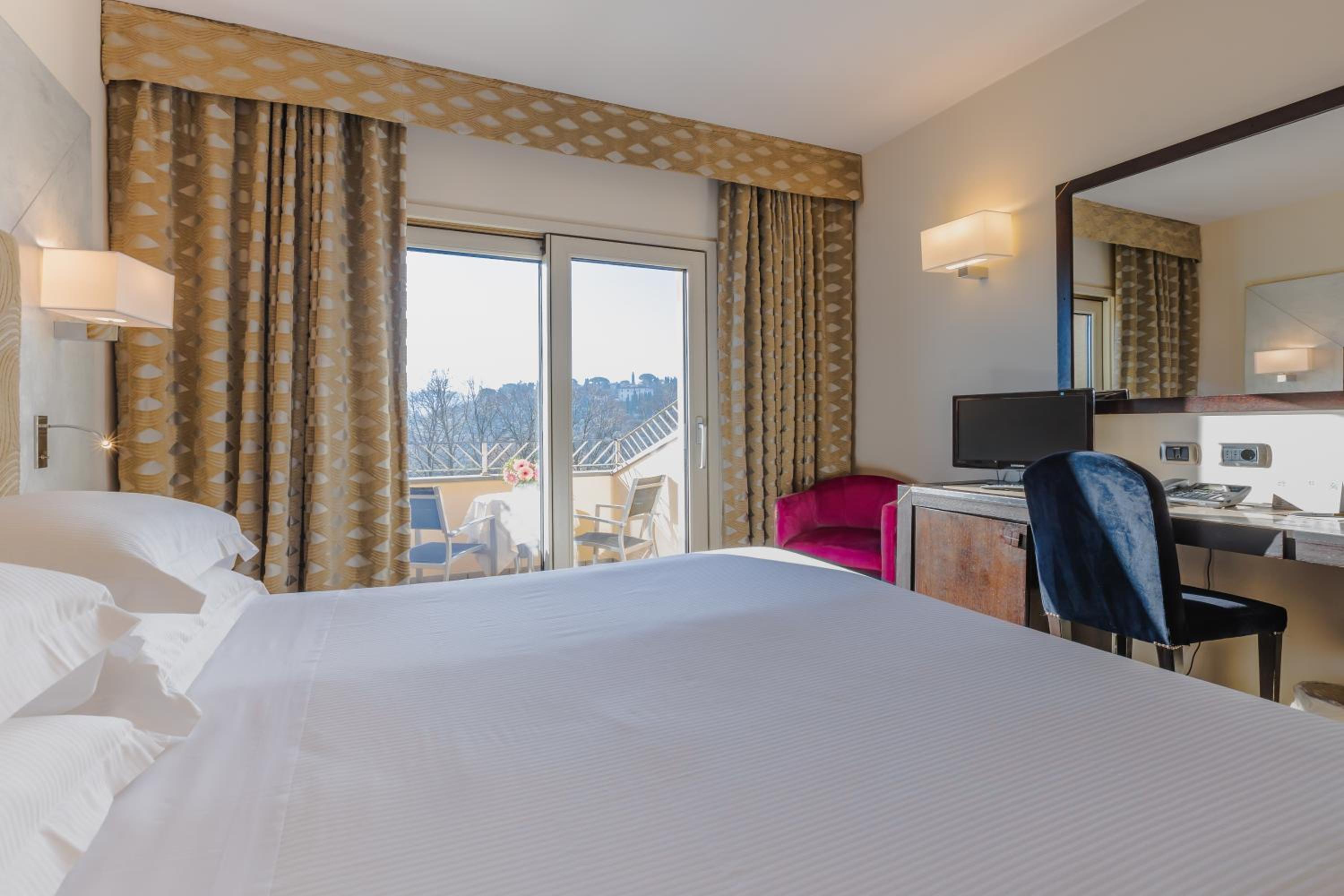 Deluxe Double Room with Balcony and View