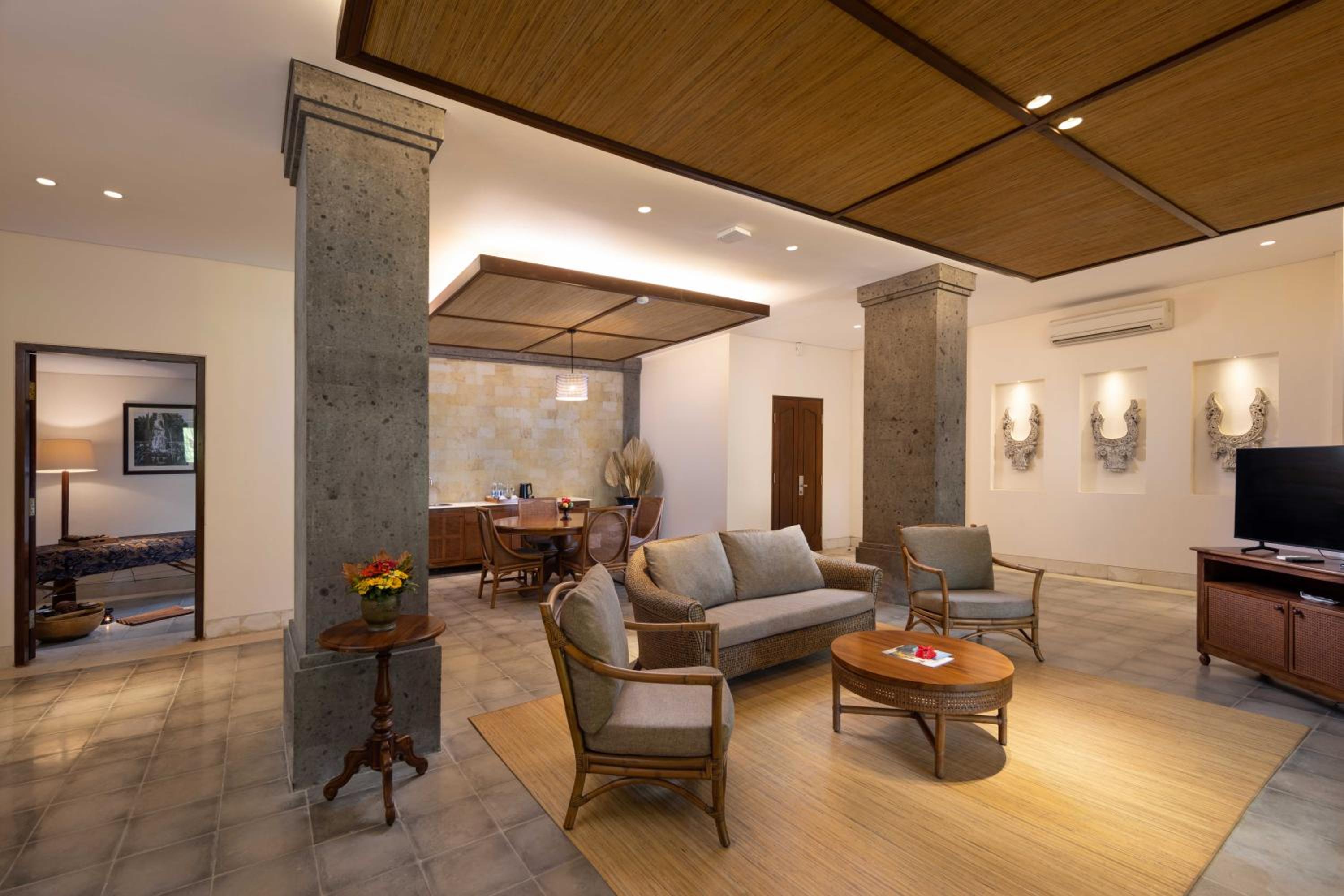 River Valley Suite with Private Jacuzzi