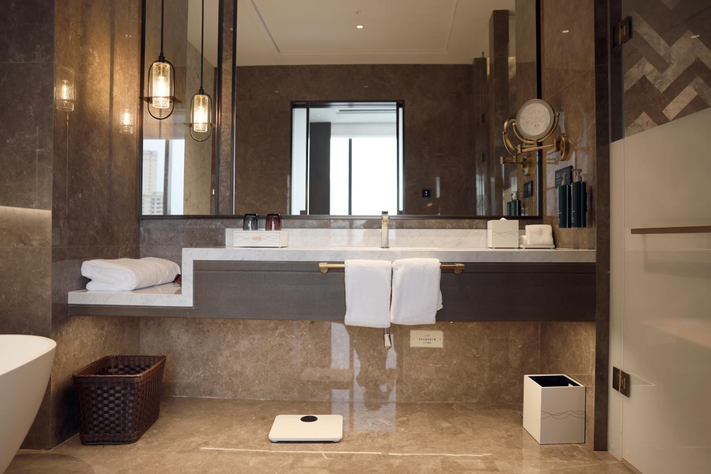 One-Bedroom King Suite