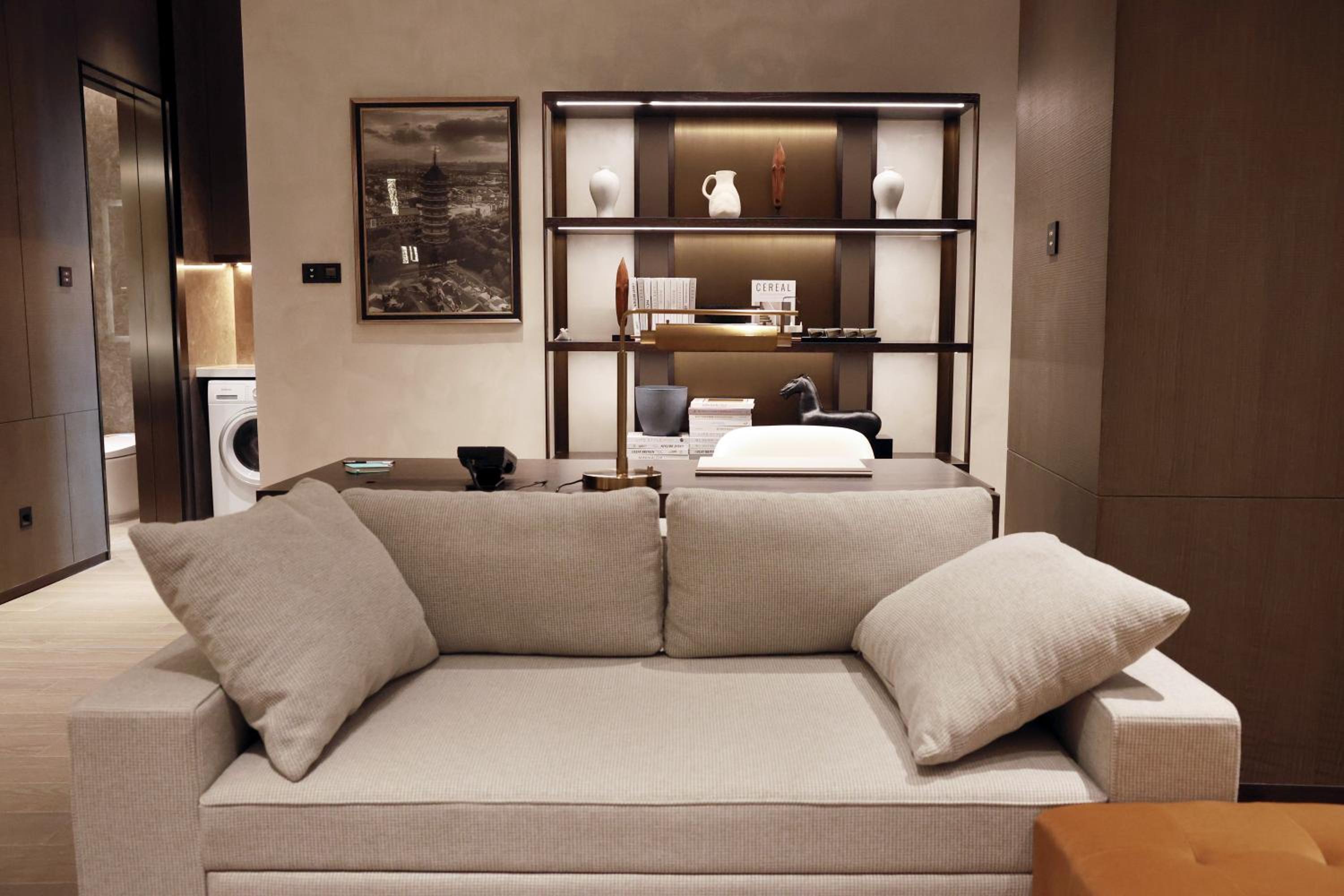One-Bedroom King Suite