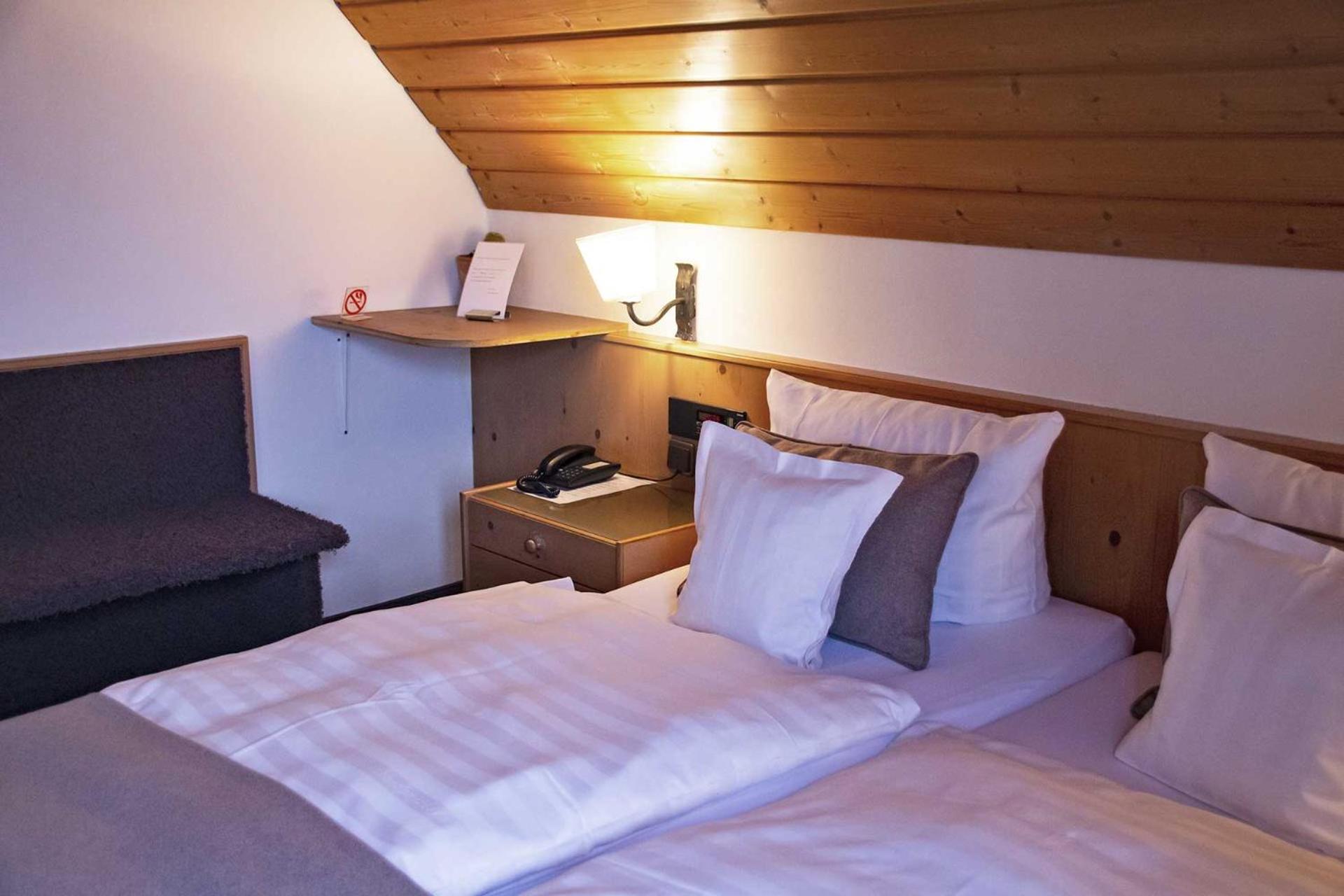 Standard Double Room - Photo 9