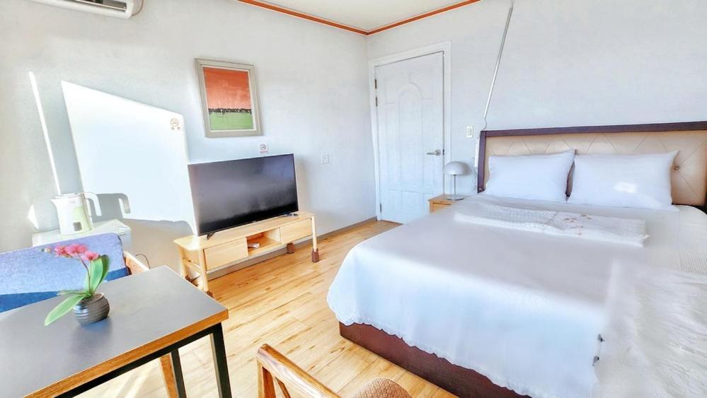 Double Room with Sea View - Photo 1