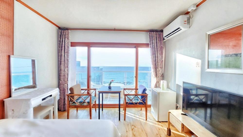 Double Room with Sea View - Photo 5