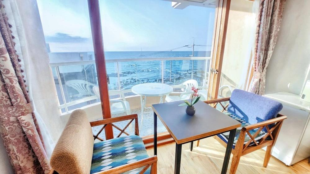 Double Room with Sea View - Photo 3