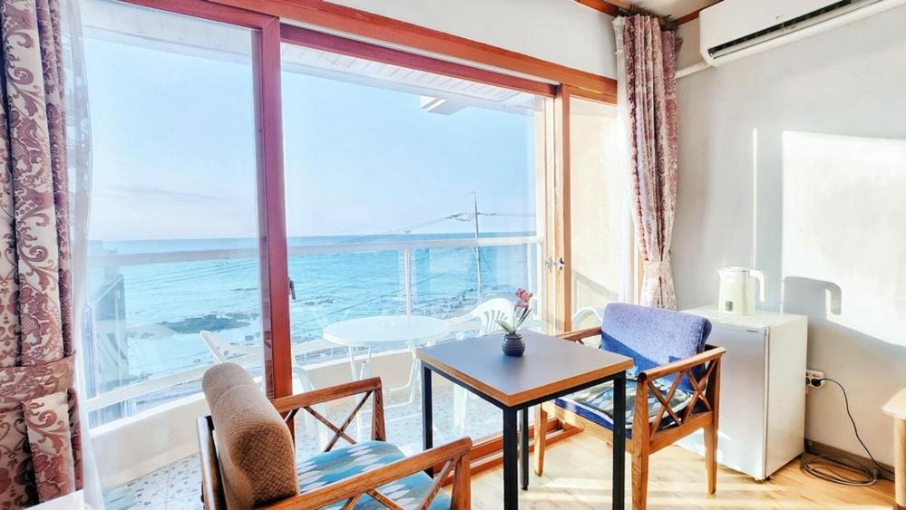 Double Room with Sea View - Photo 4
