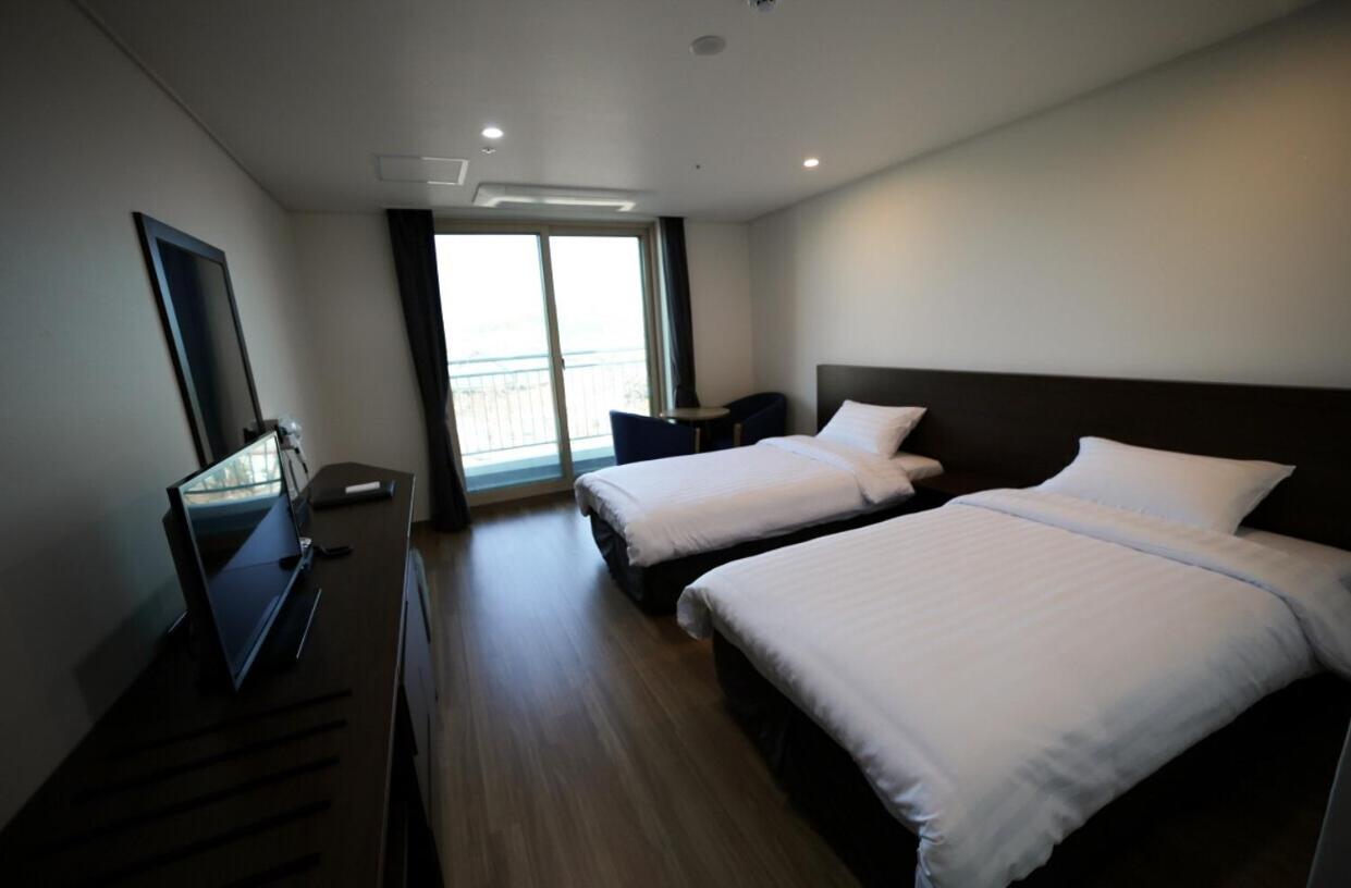Standard Twin Room - Photo 3