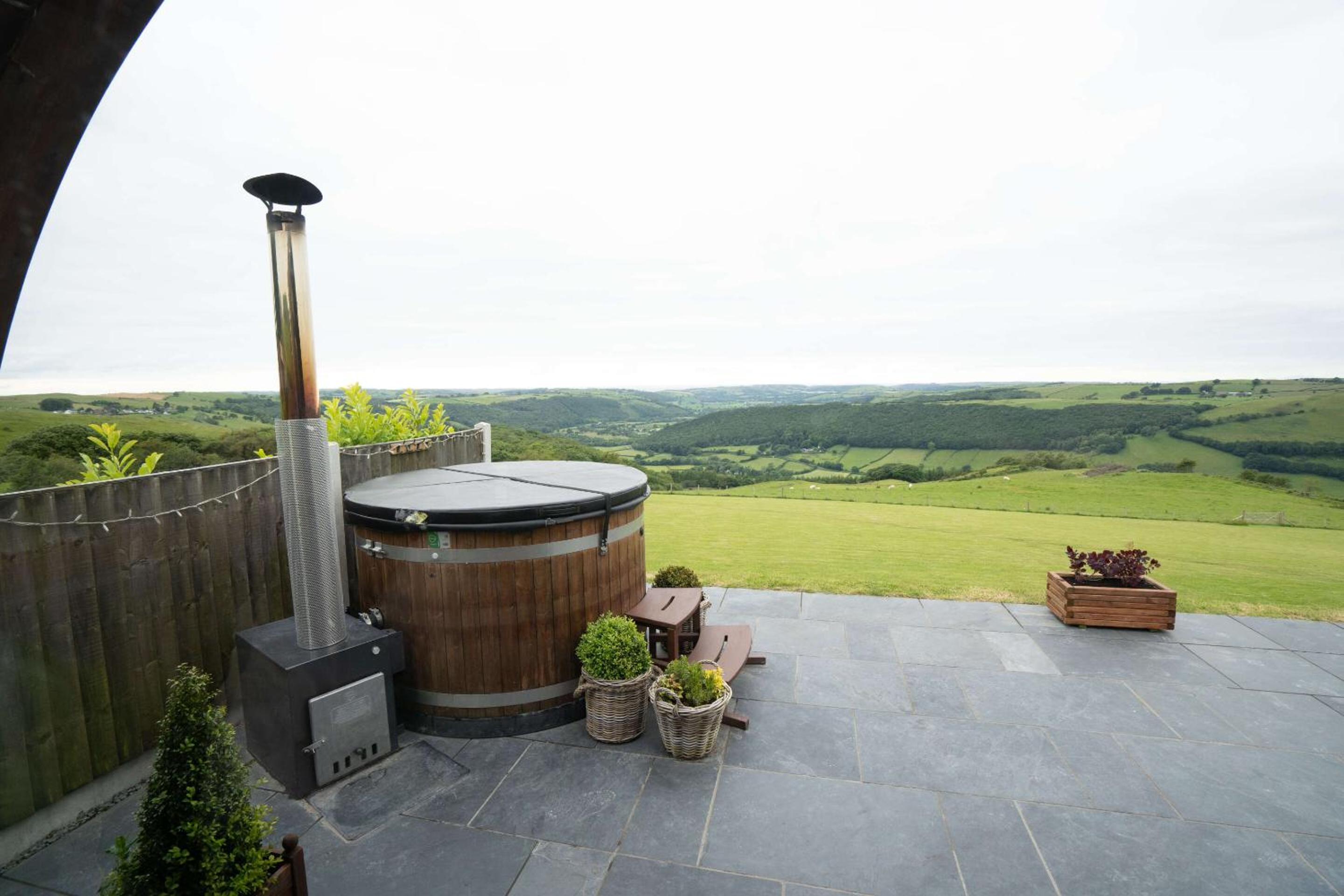 Standard Cabin with Hot Tub photo 3