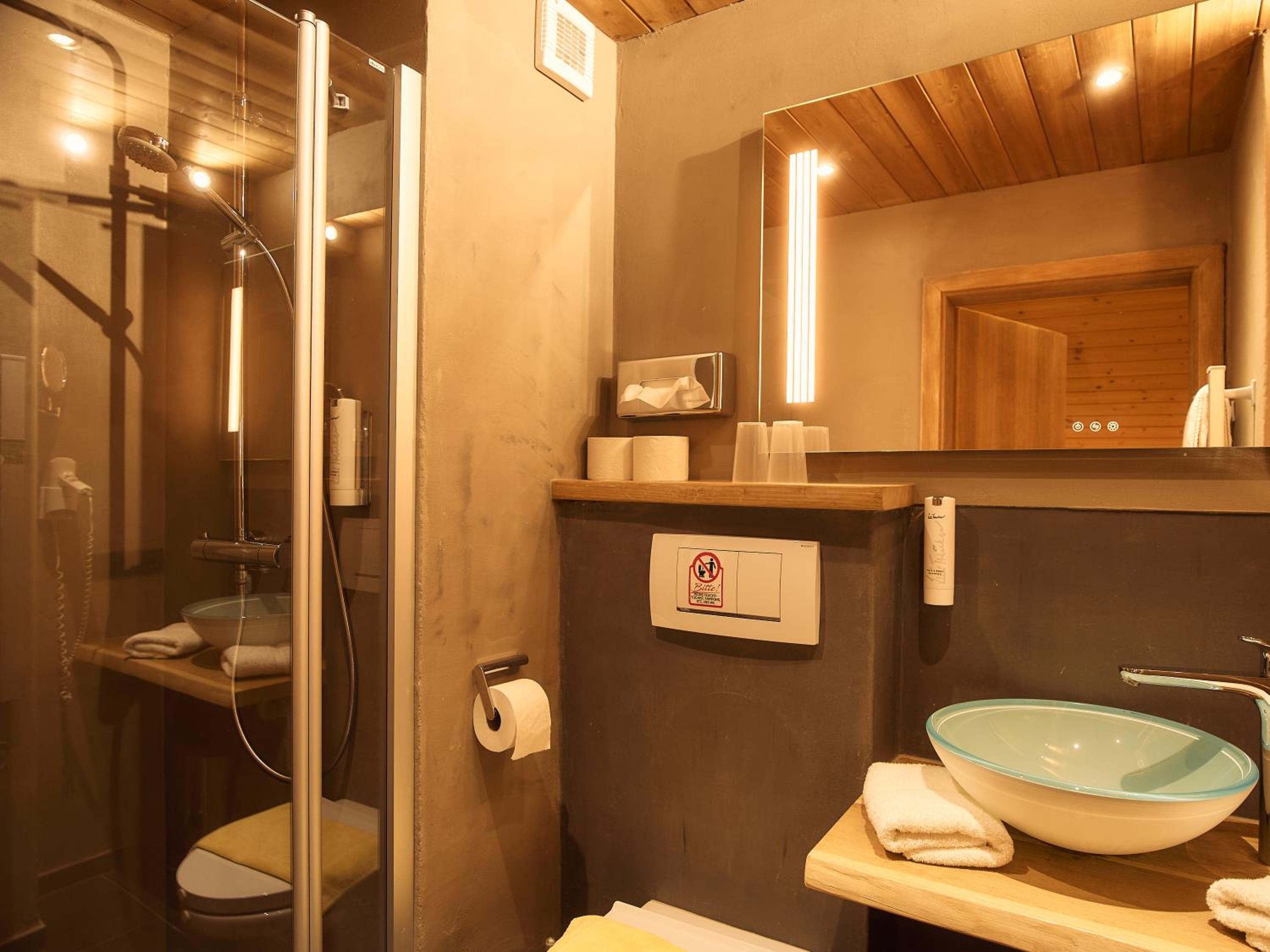 Twin Room - Photo 11