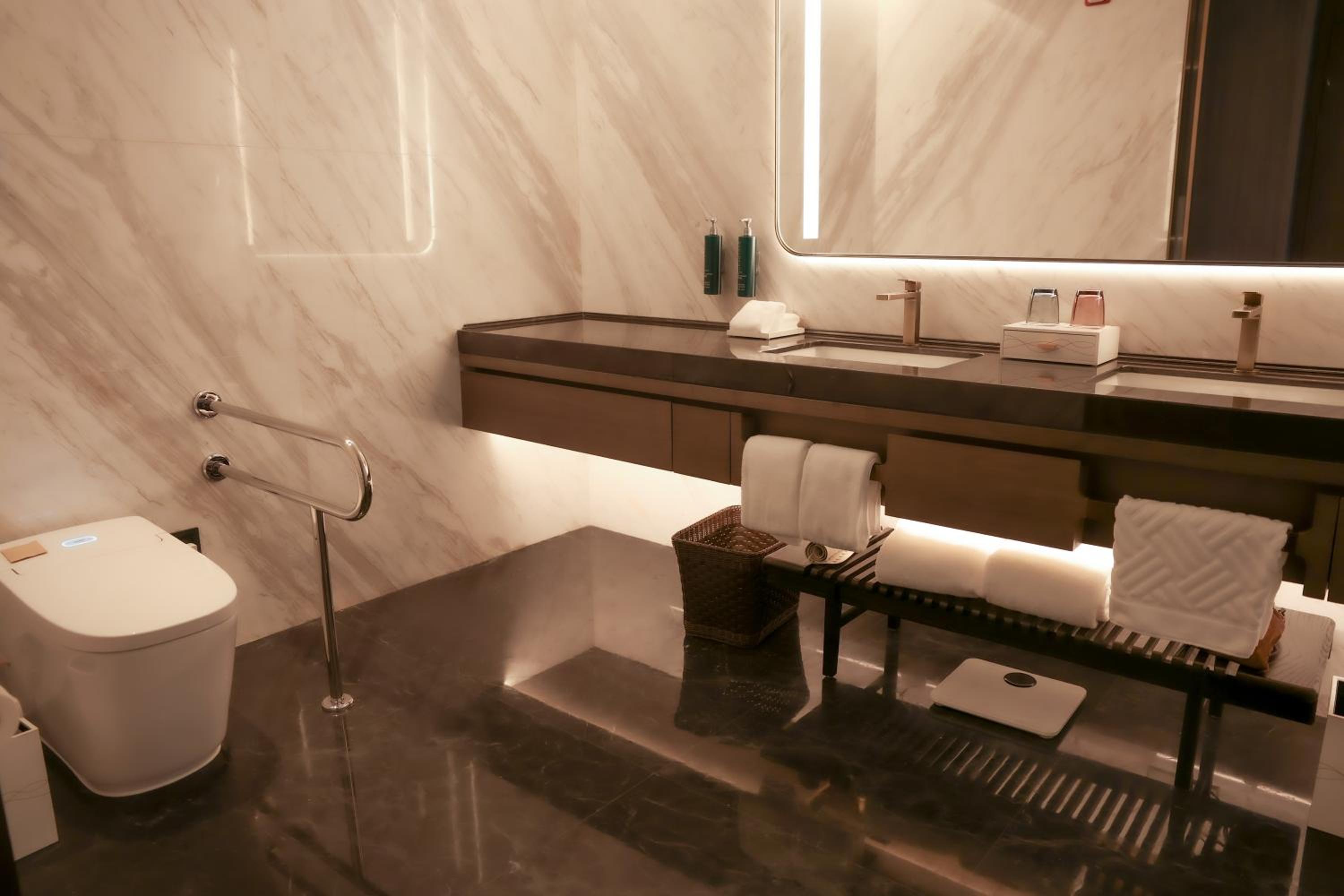 King Room - Mobility Accessible