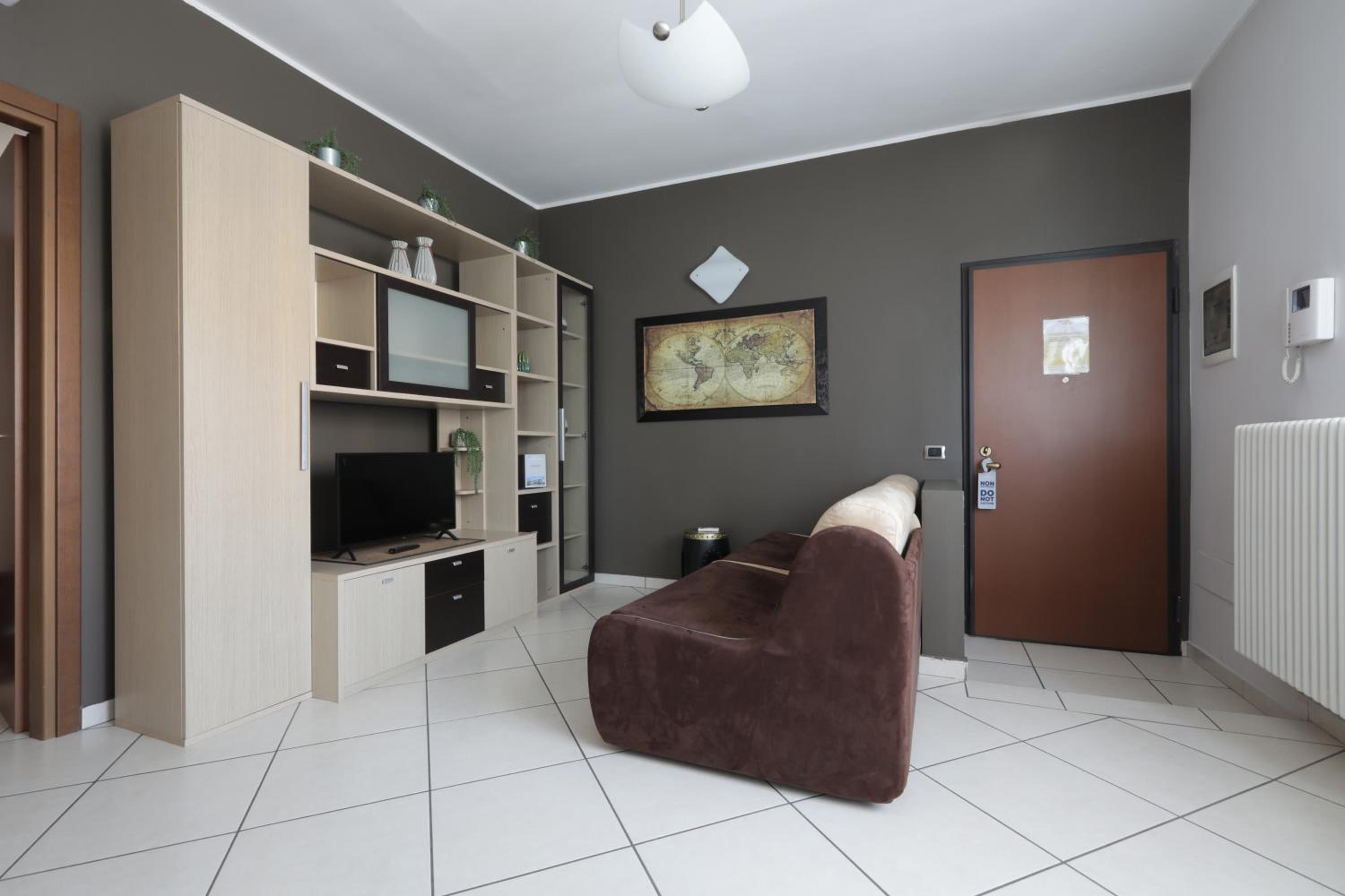 One-Bedroom Apartment - Annex