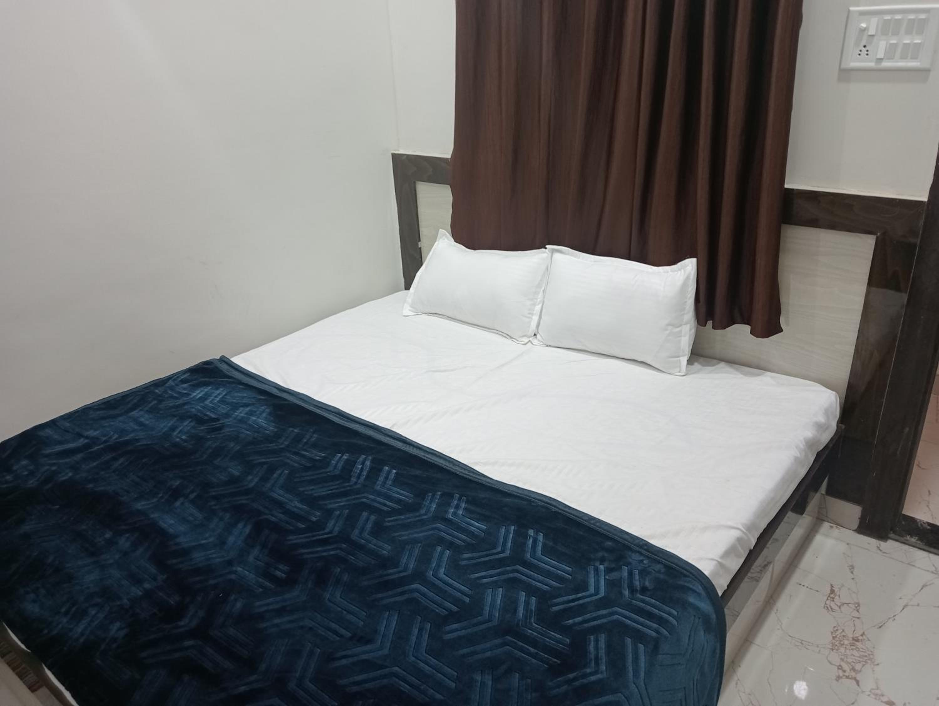 Budget Double Room photo 2