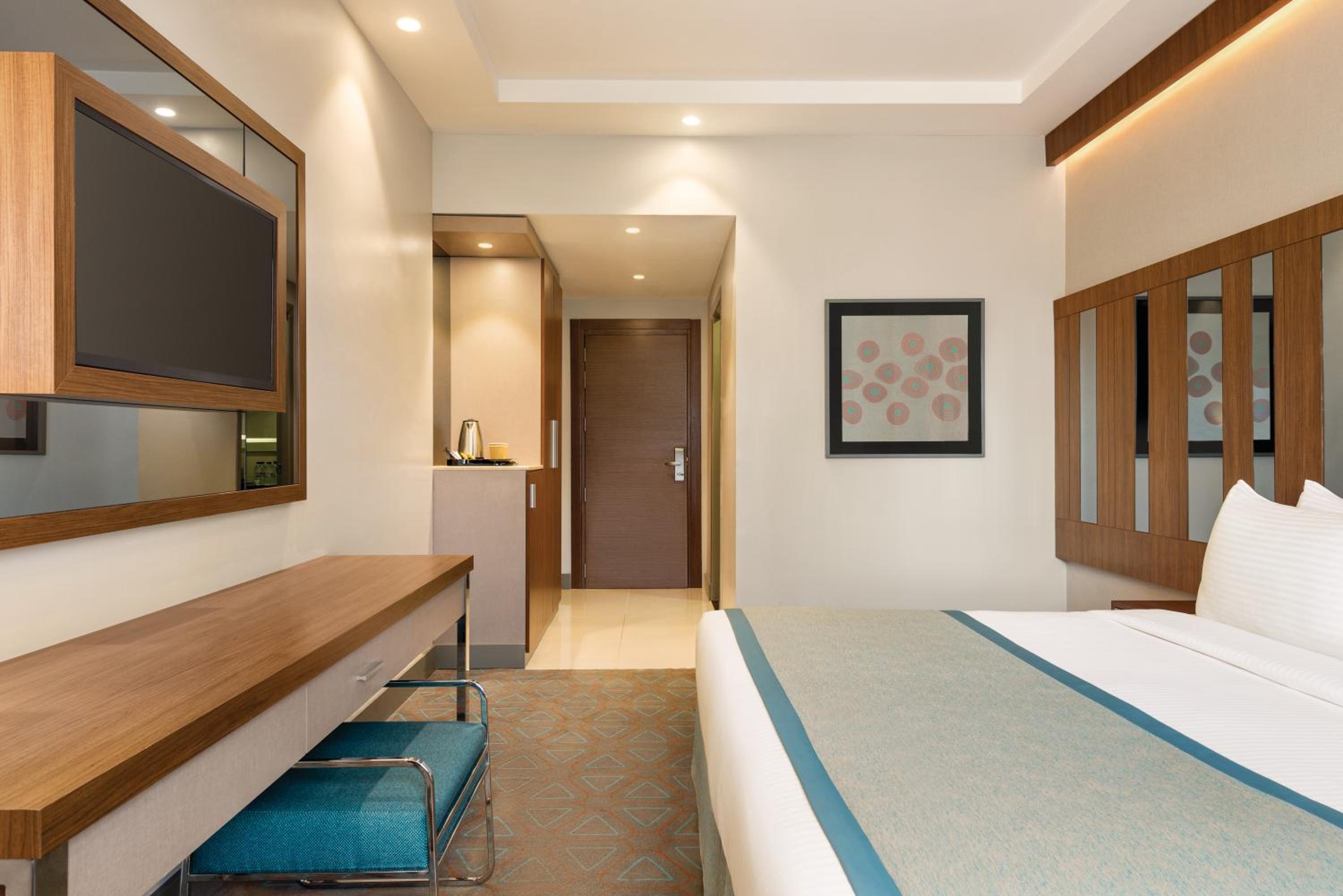 Twin Room - Non-Smoking - Photo 5