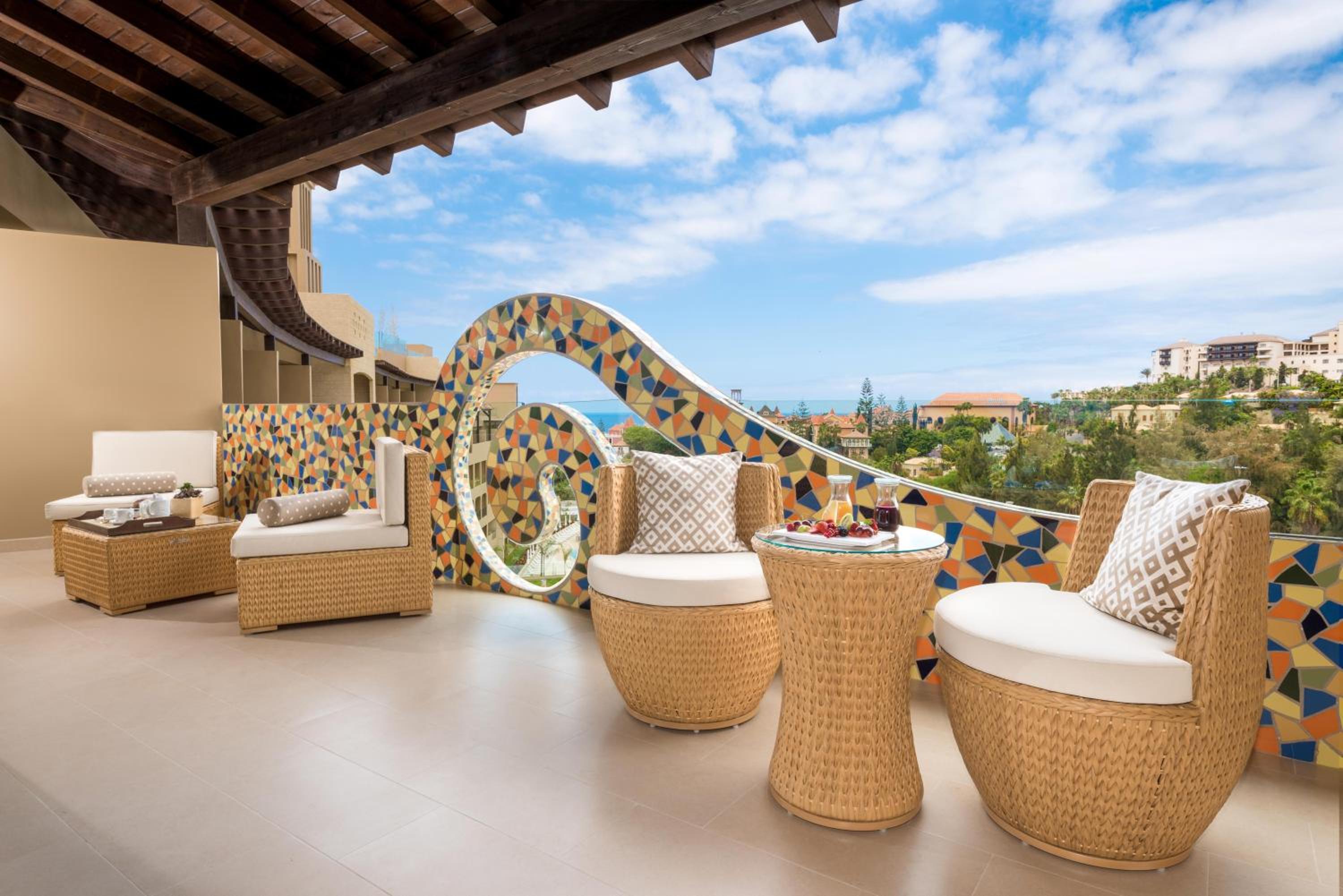 Senior Suite Premium ( 2 Adults + 2 Children) photo 2