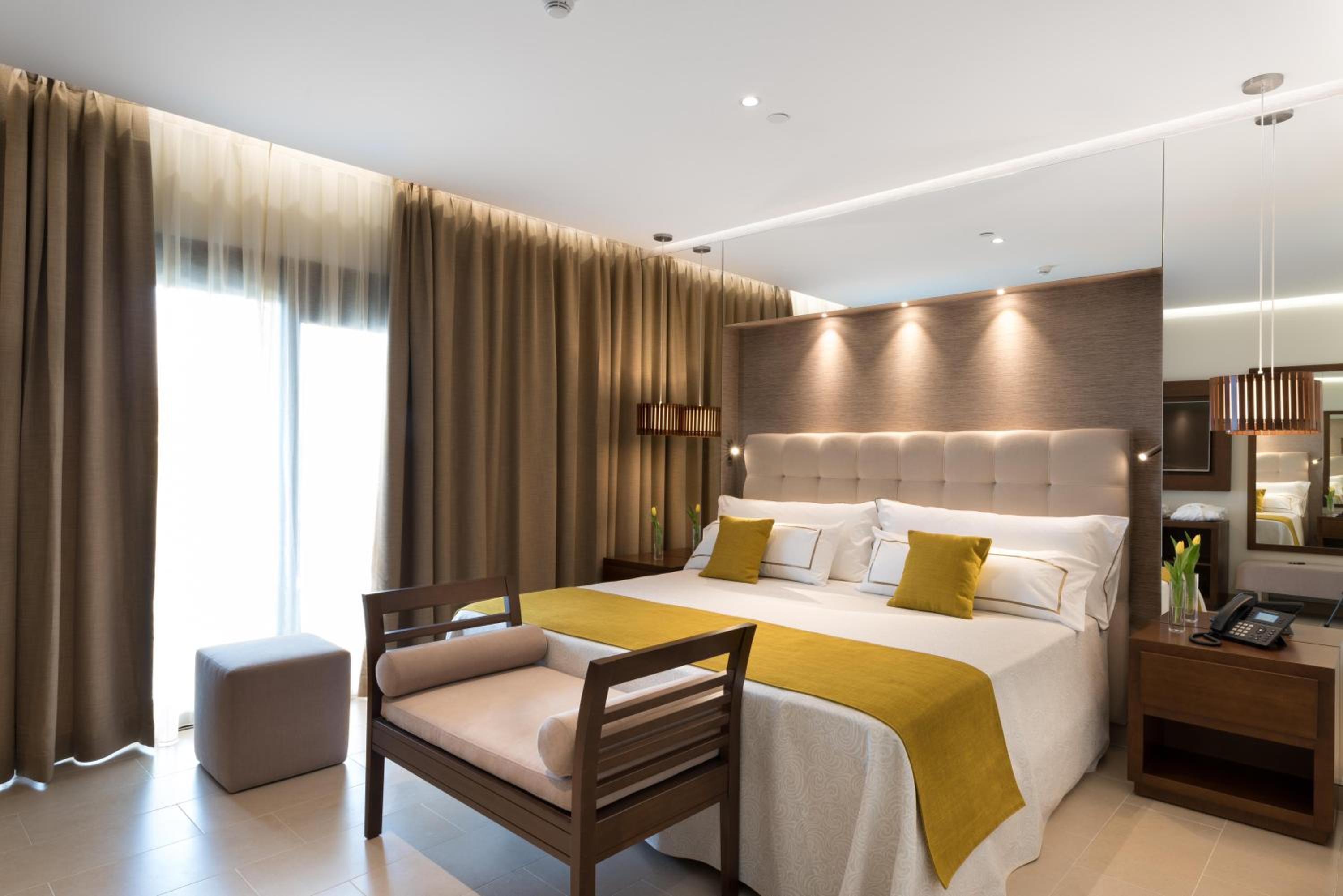 Senior Suite Premium ( 3 Adults + 1 Child) photo 2