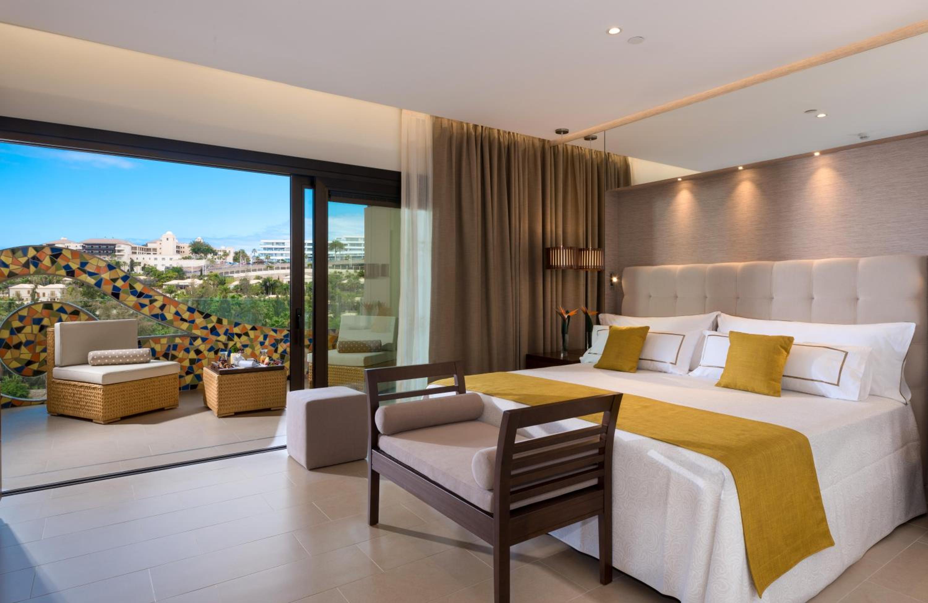 Senior Suite Premium (2 Adults + 1 Child) photo 2