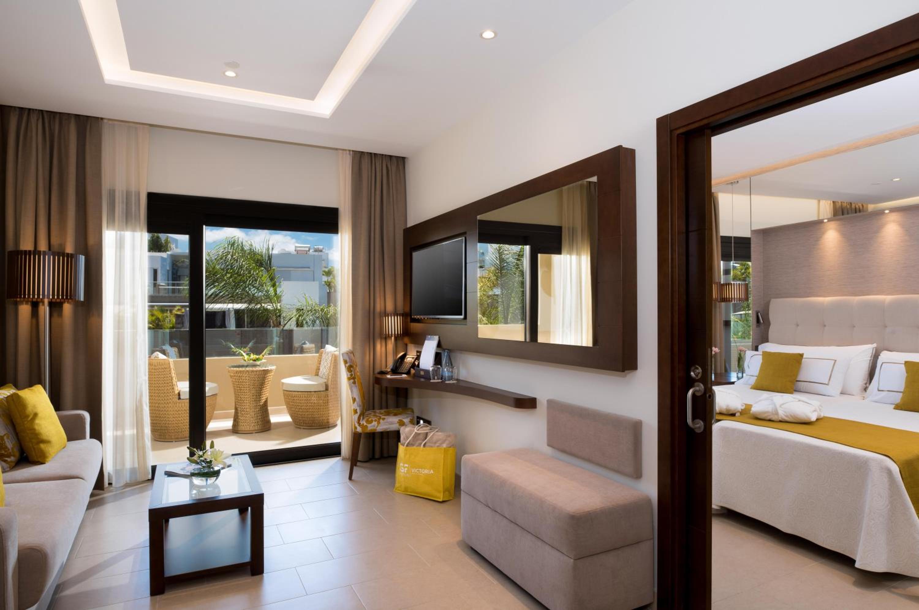 Senior Suite Accesible ( 2 Adults + 2 Children) photo 2