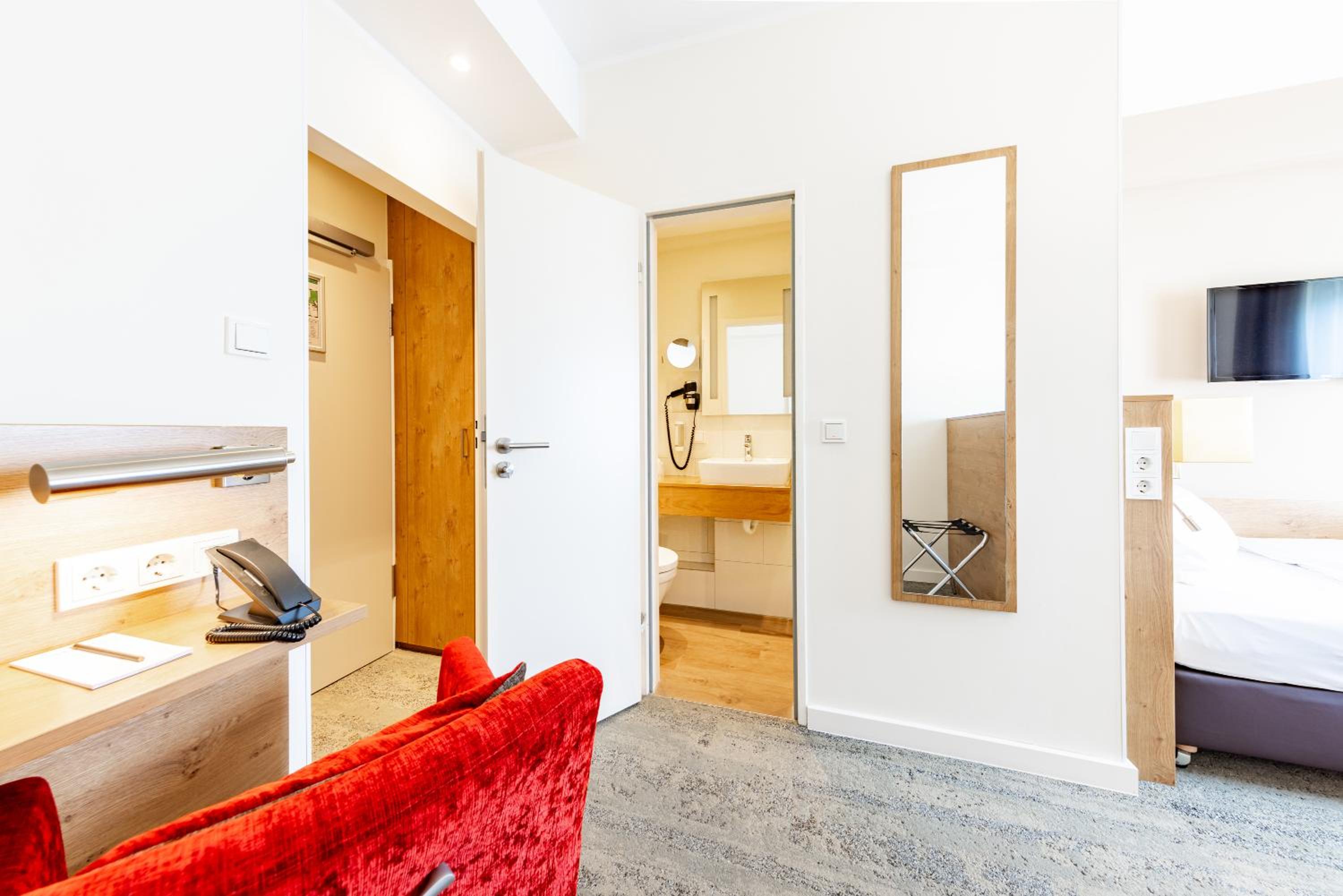 Twin Room - Photo 3