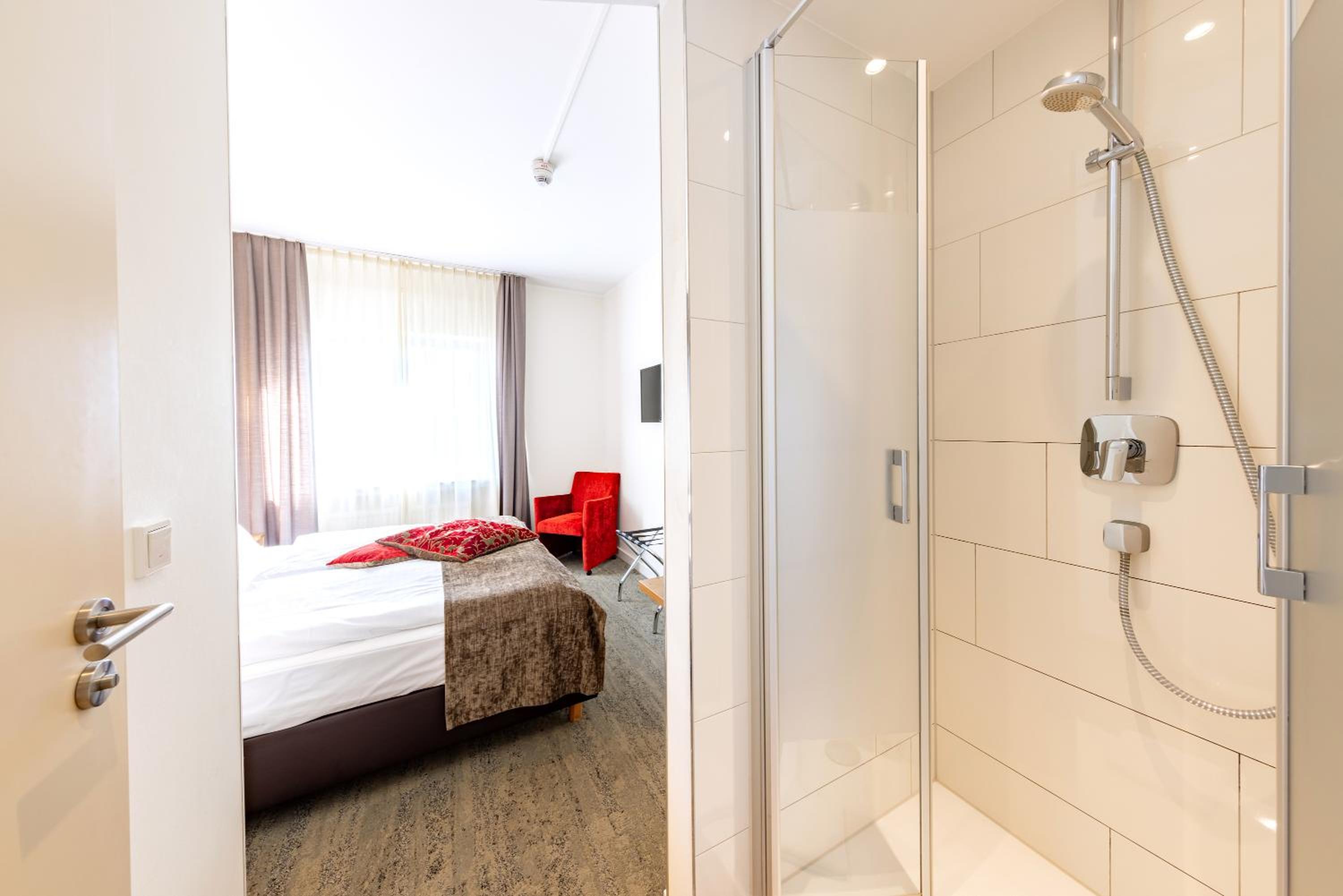 Standard Double Room - Photo 5
