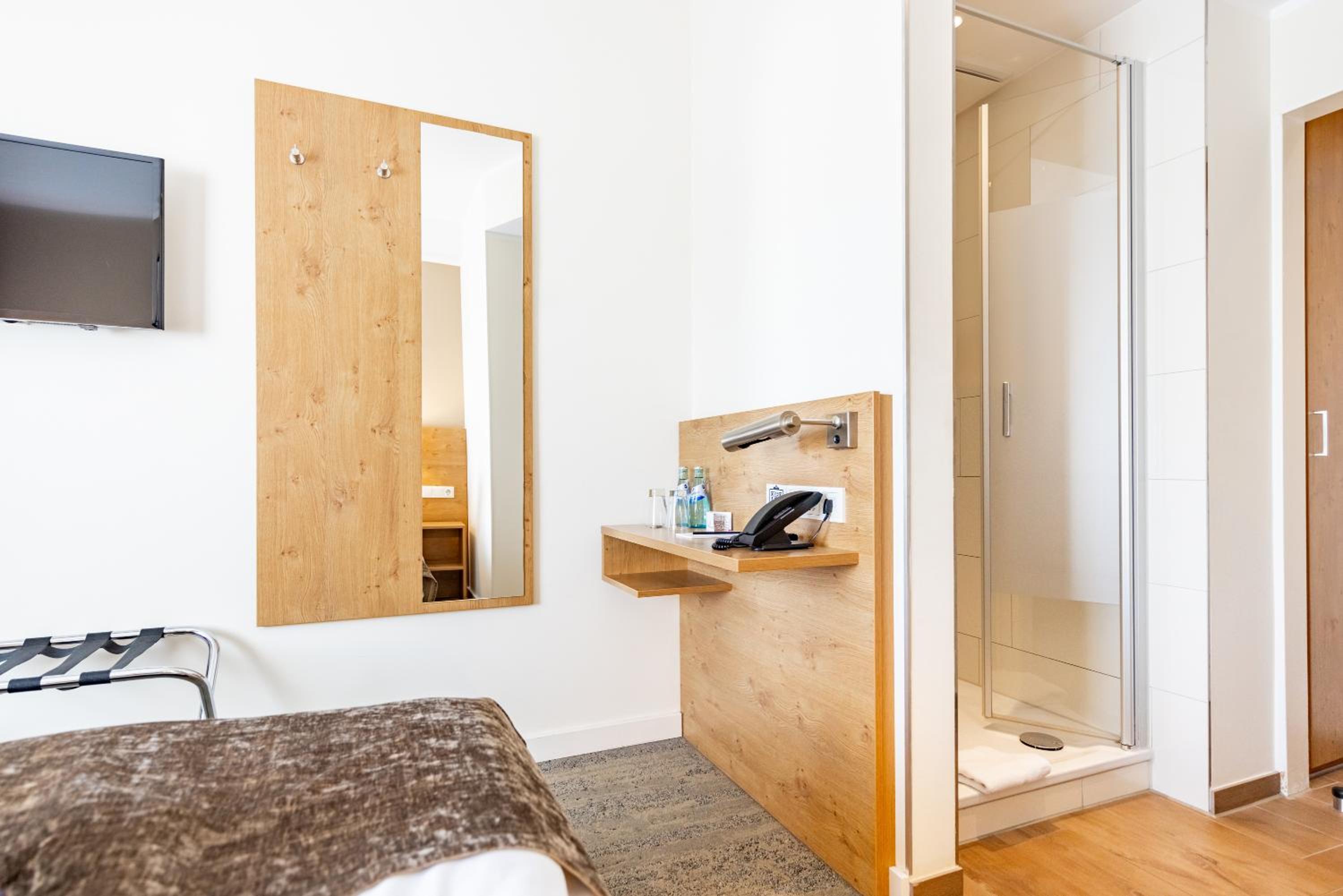 Standard Double Room - Photo 3