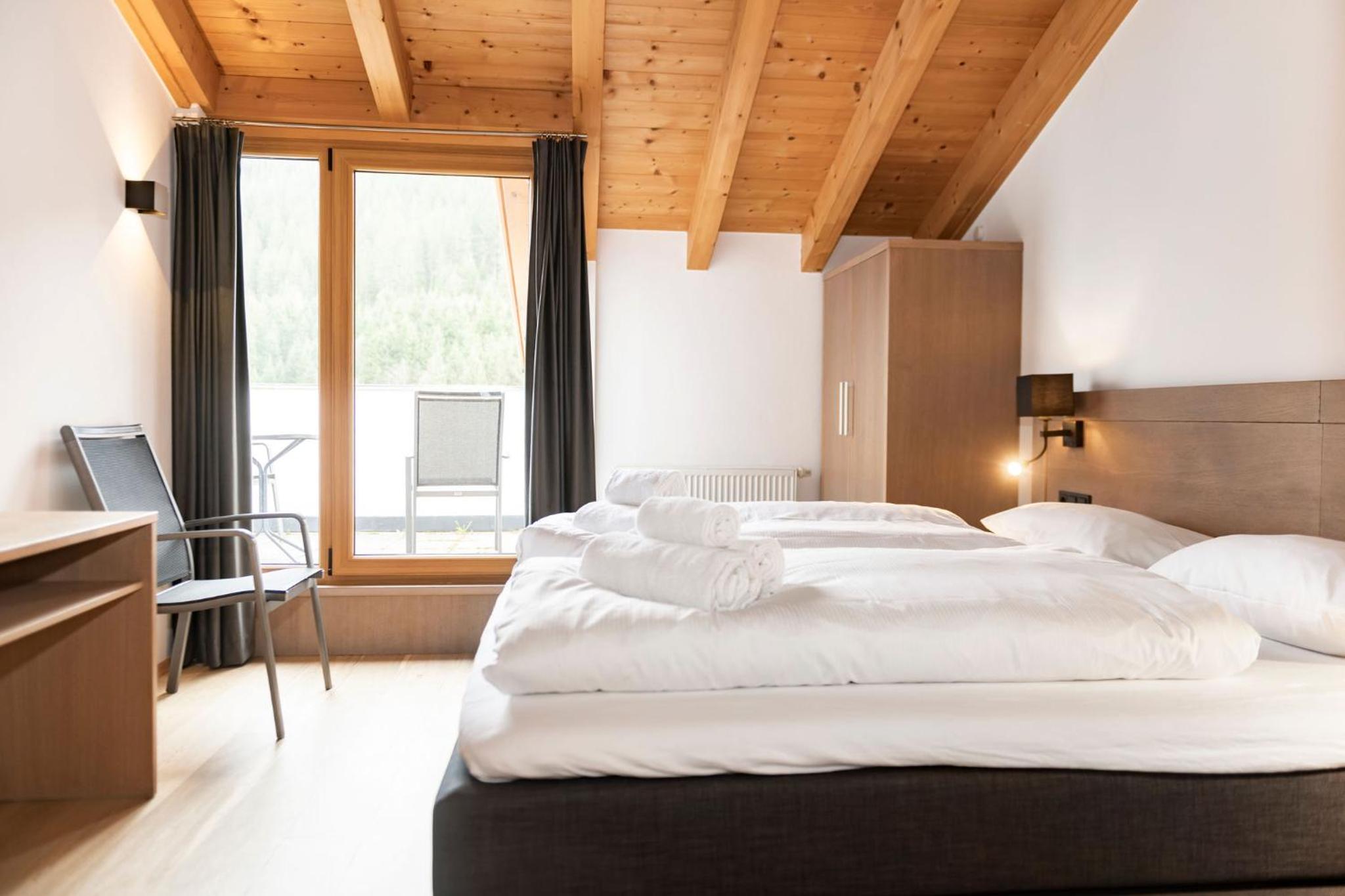 Three-Bedroom Apartment with Mountain View photo 3