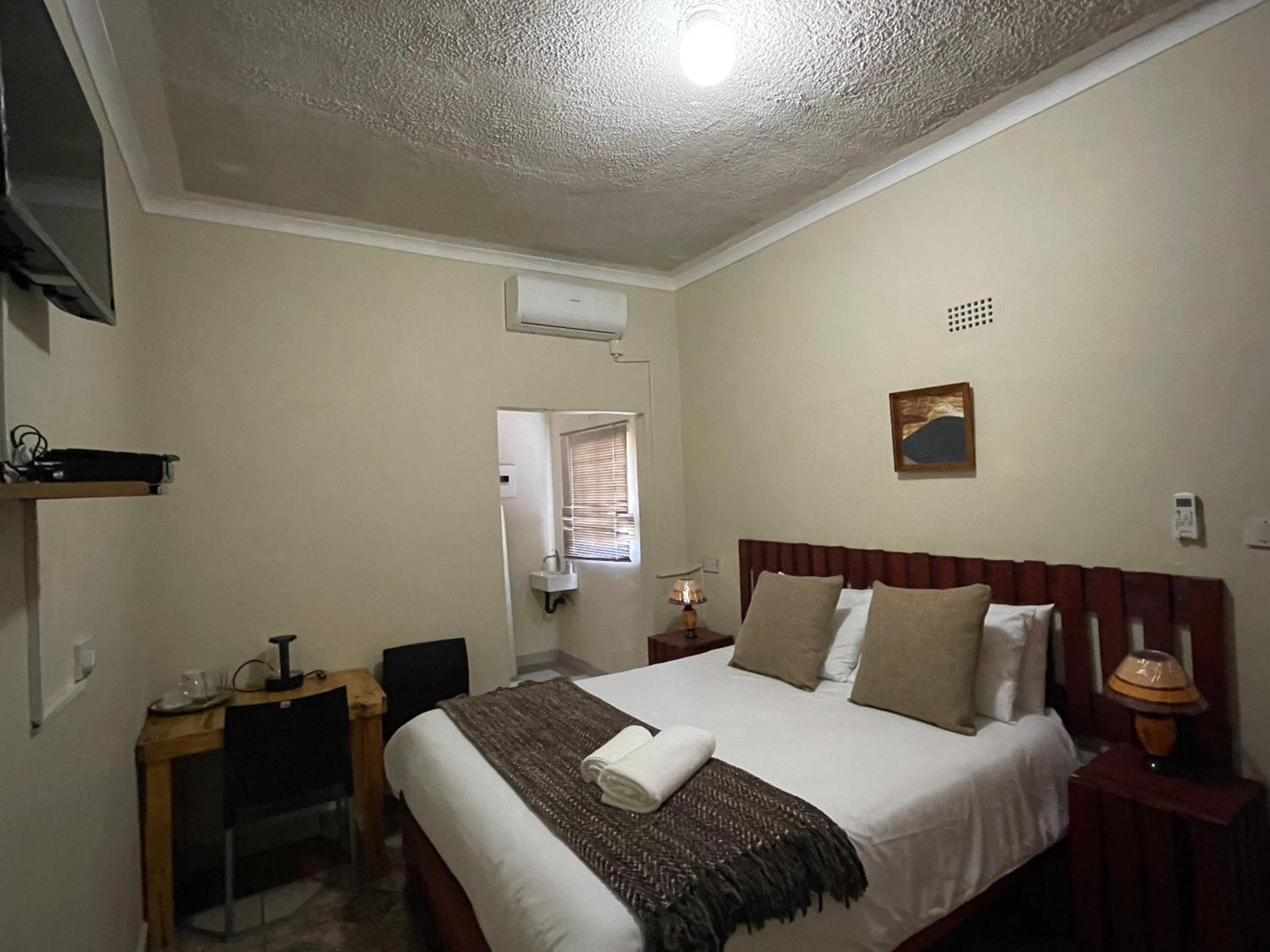 Budget Double Room photo 2