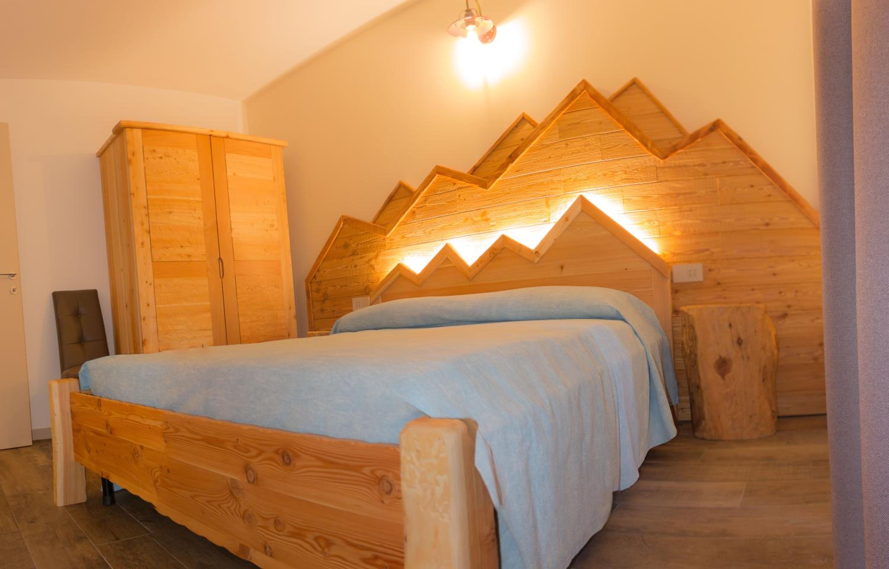 Deluxe One-Bedroom Apartment