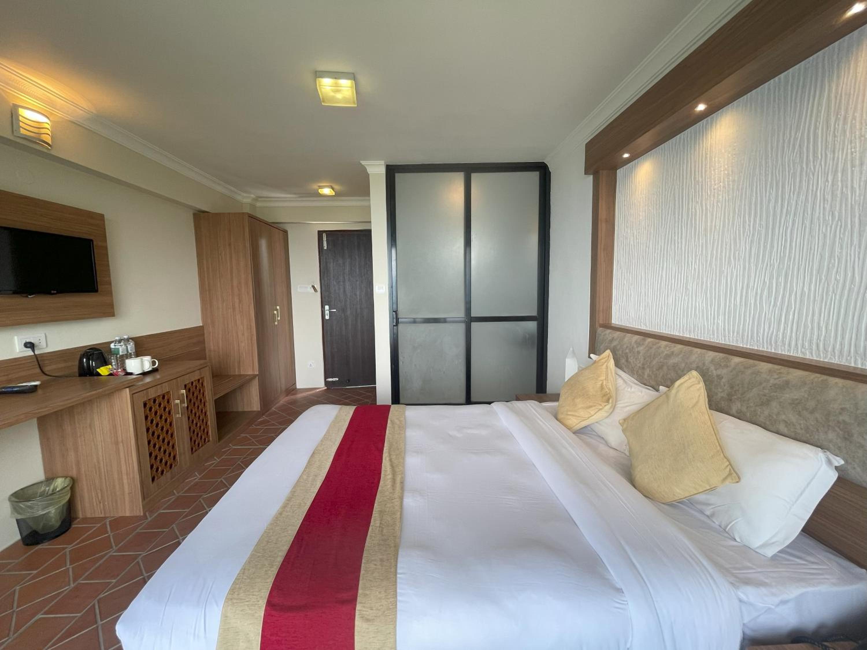 Deluxe Double or Twin Room with Mountain View - Photo 1