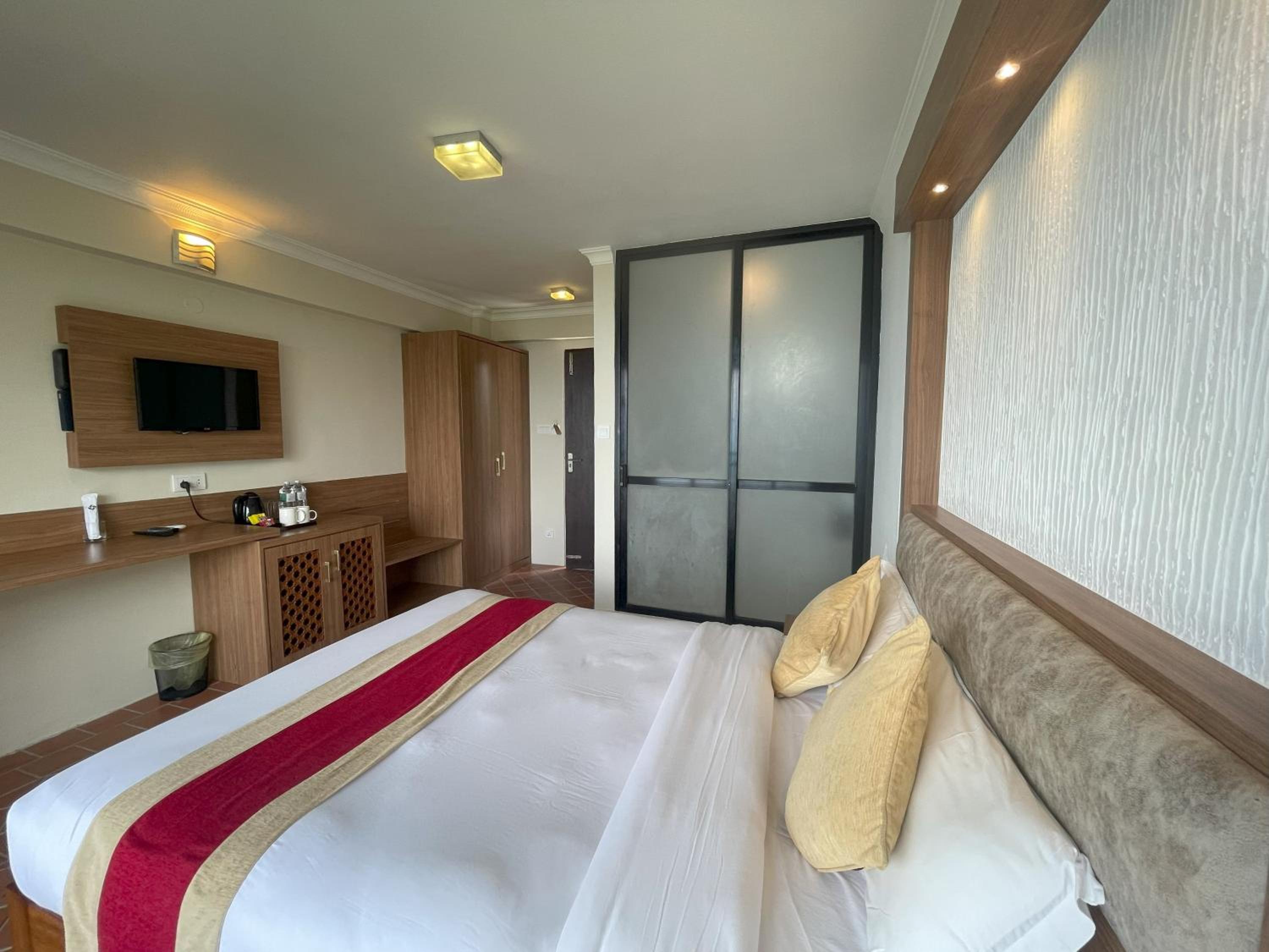 Deluxe Double or Twin Room with Mountain View - Photo 7