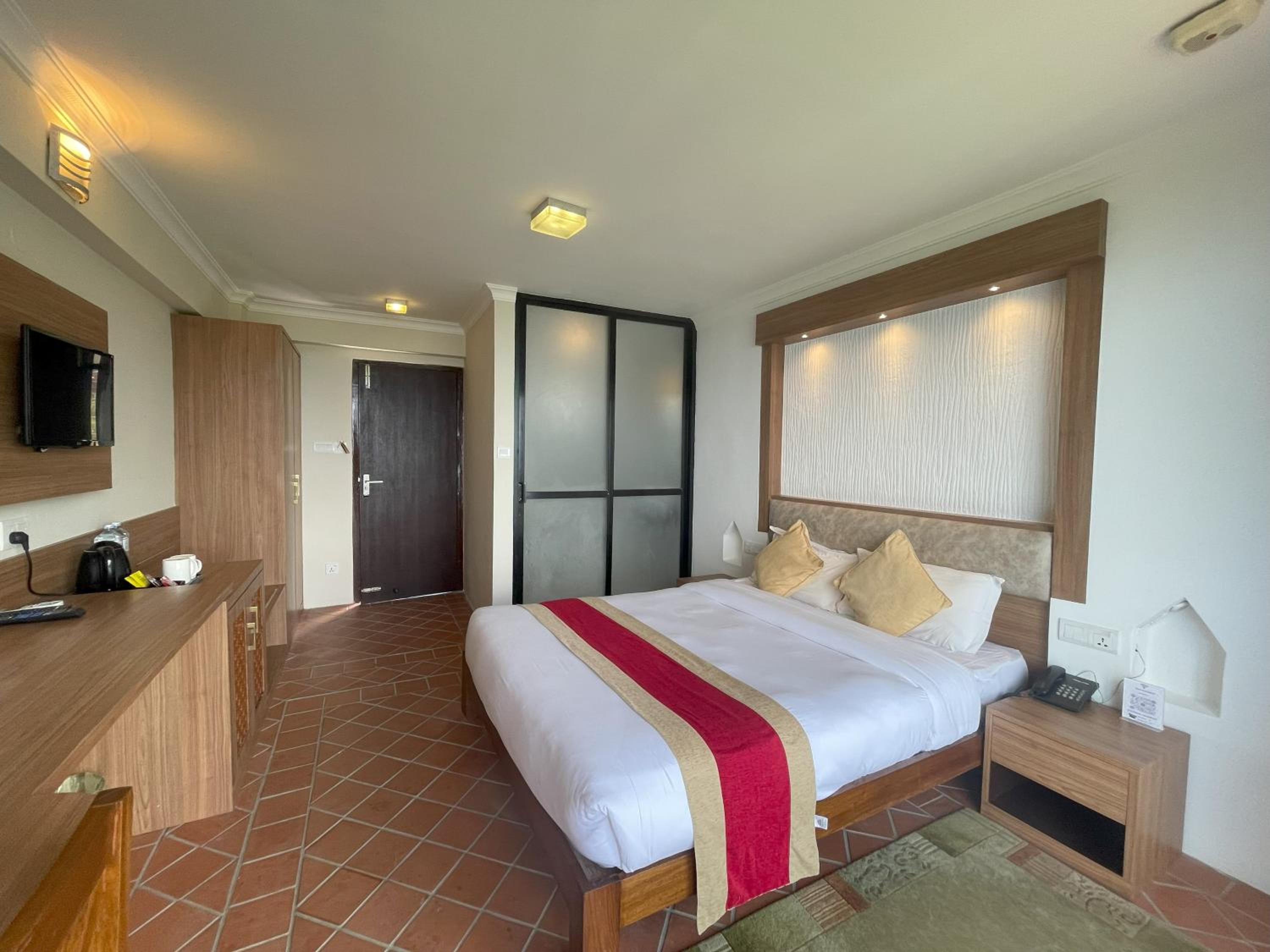 Deluxe Double or Twin Room with Mountain View - Photo 8