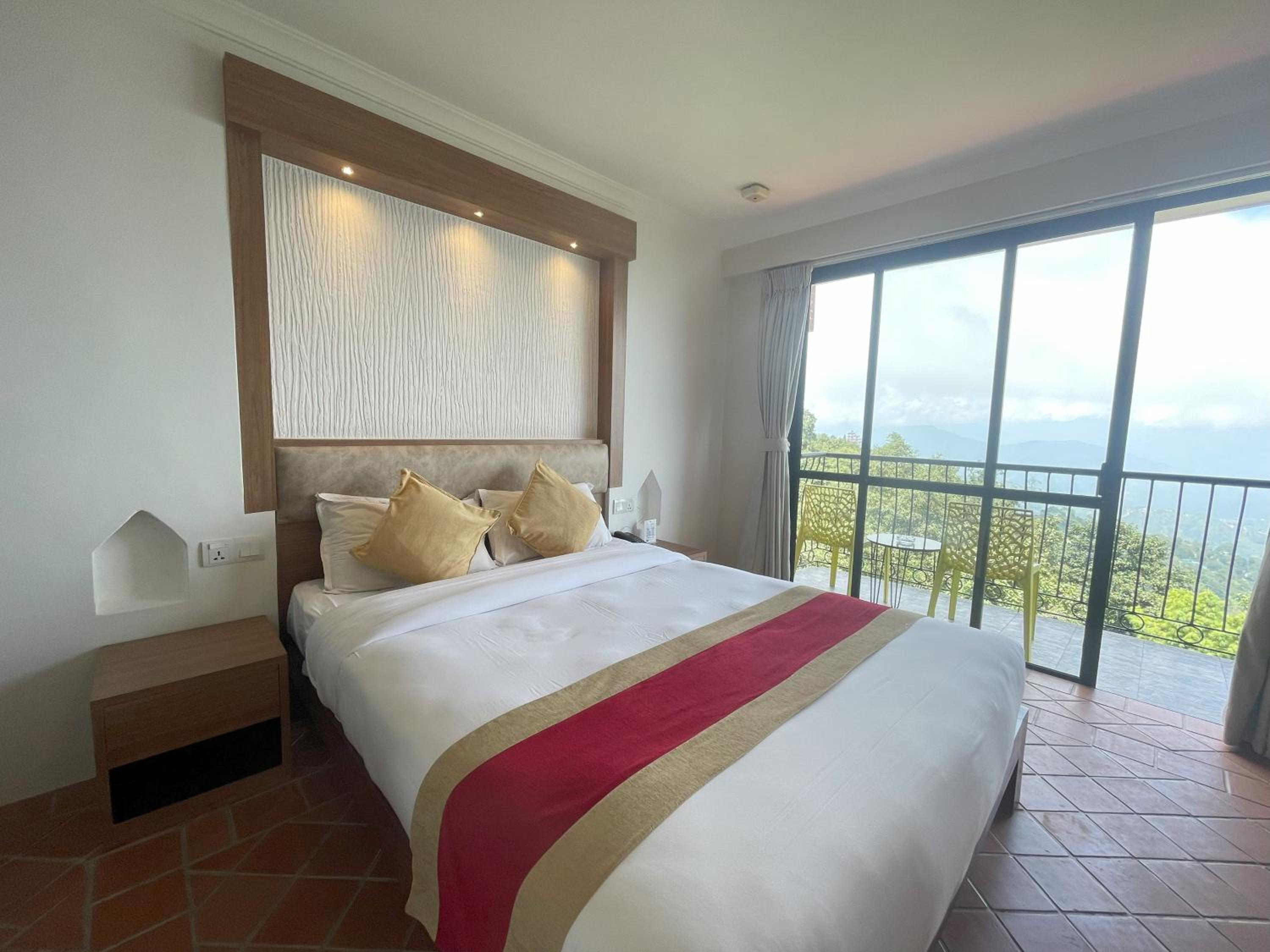 Deluxe Double or Twin Room with Mountain View - Photo 10