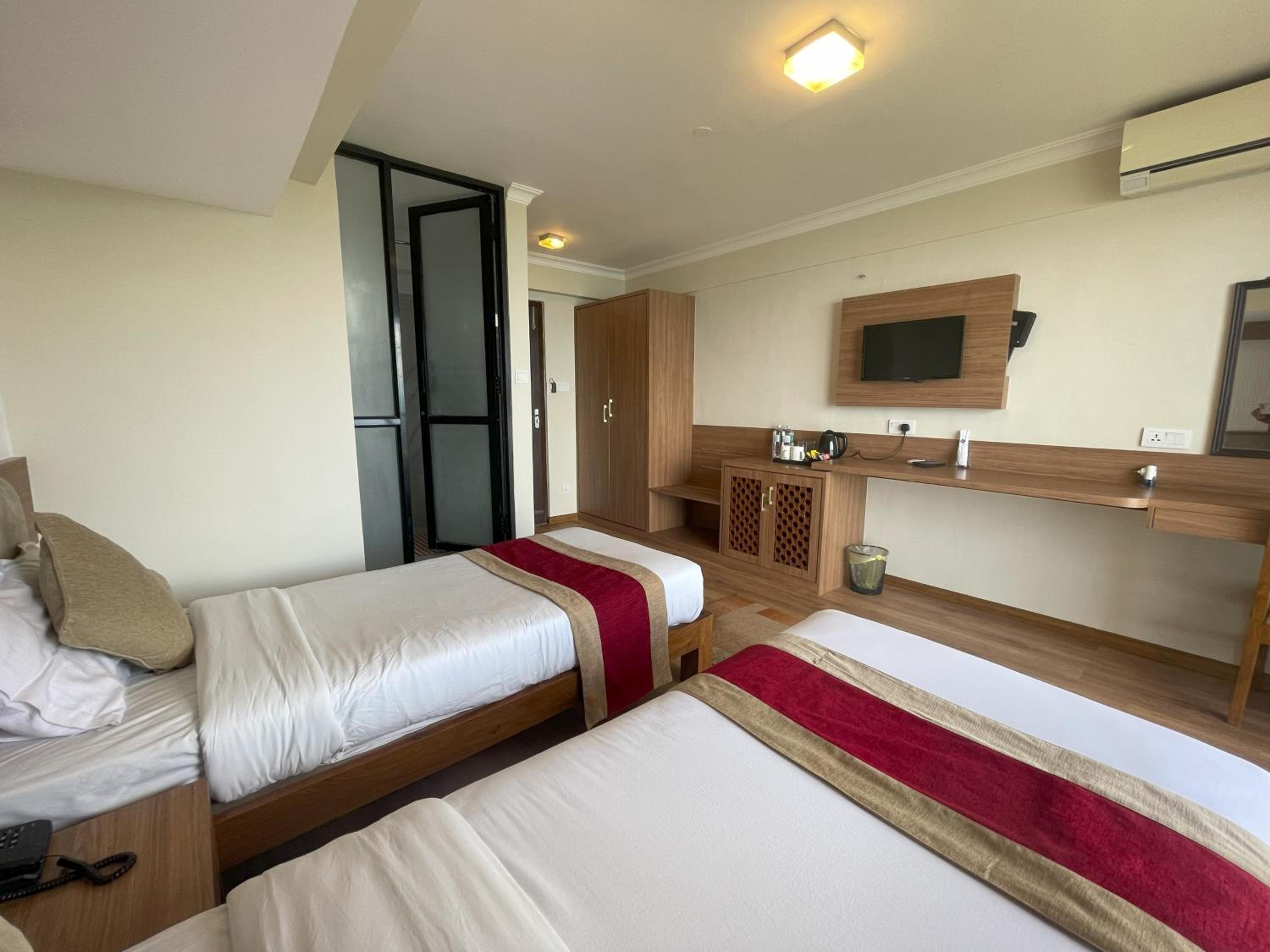 Deluxe Double or Twin Room - Photo 15