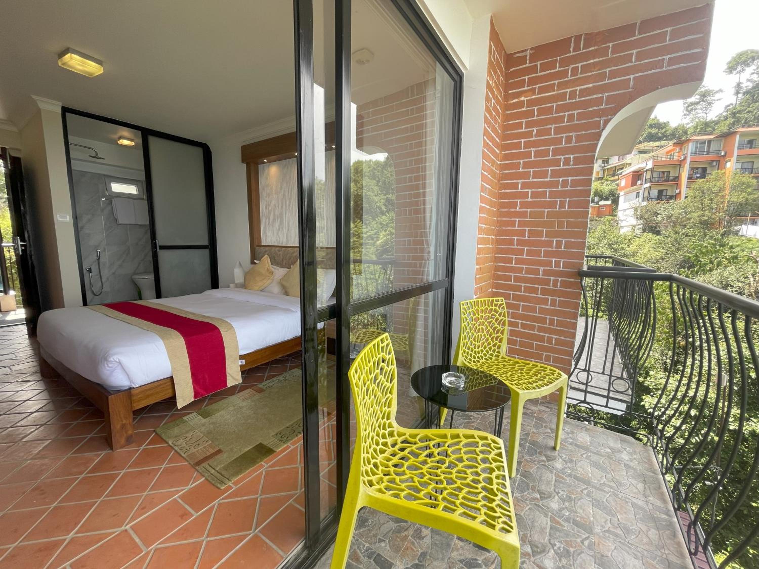 Deluxe Double or Twin Room with Mountain View - Photo 11