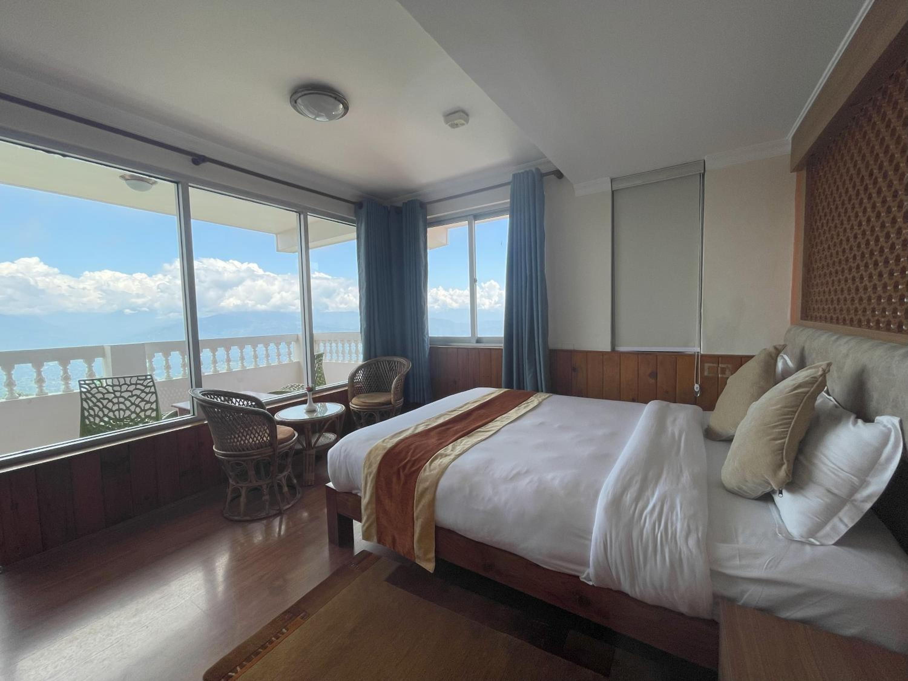 Deluxe Double or Twin Room with Mountain View - Photo 13