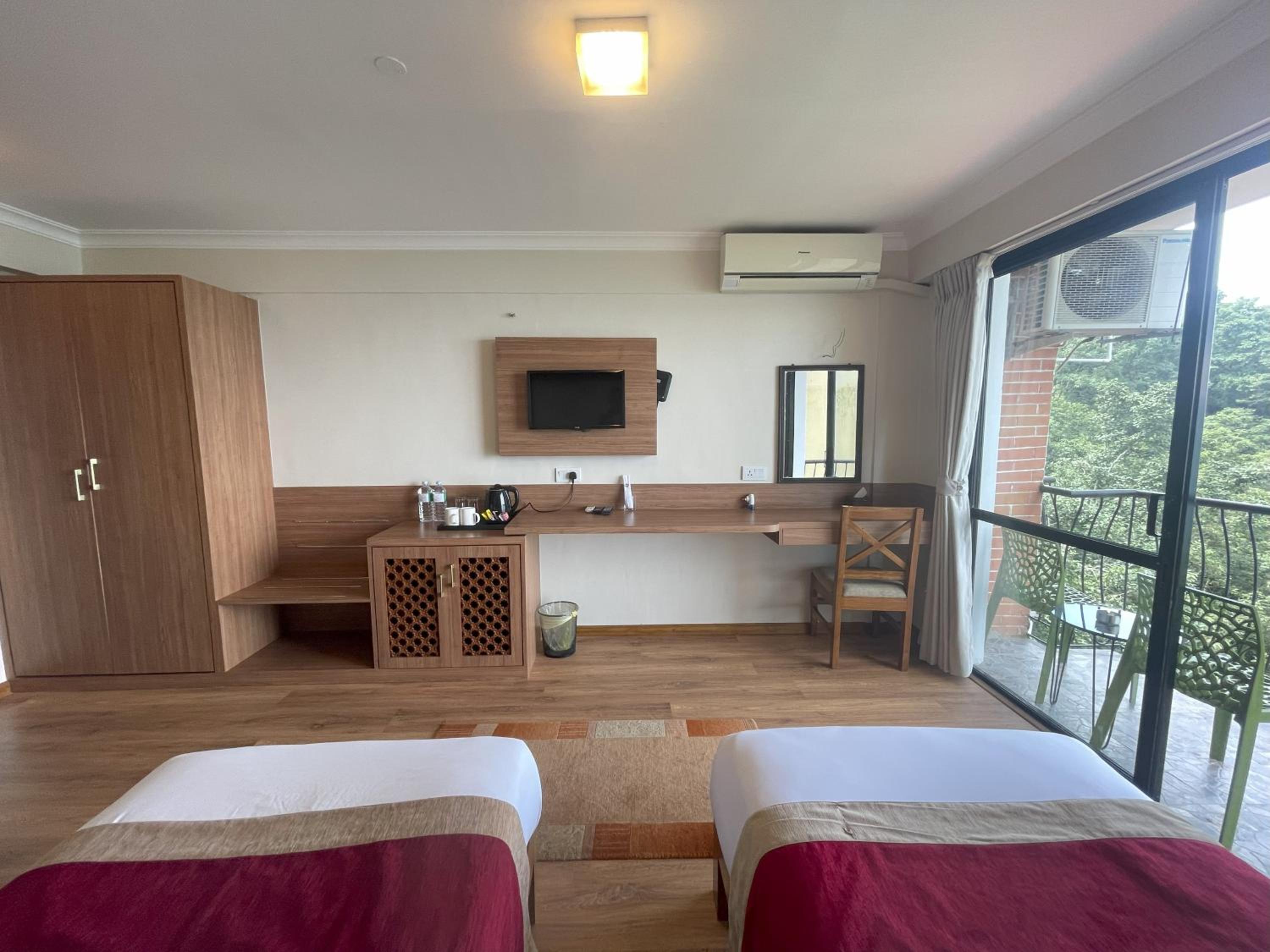 Deluxe Double or Twin Room - Photo 10