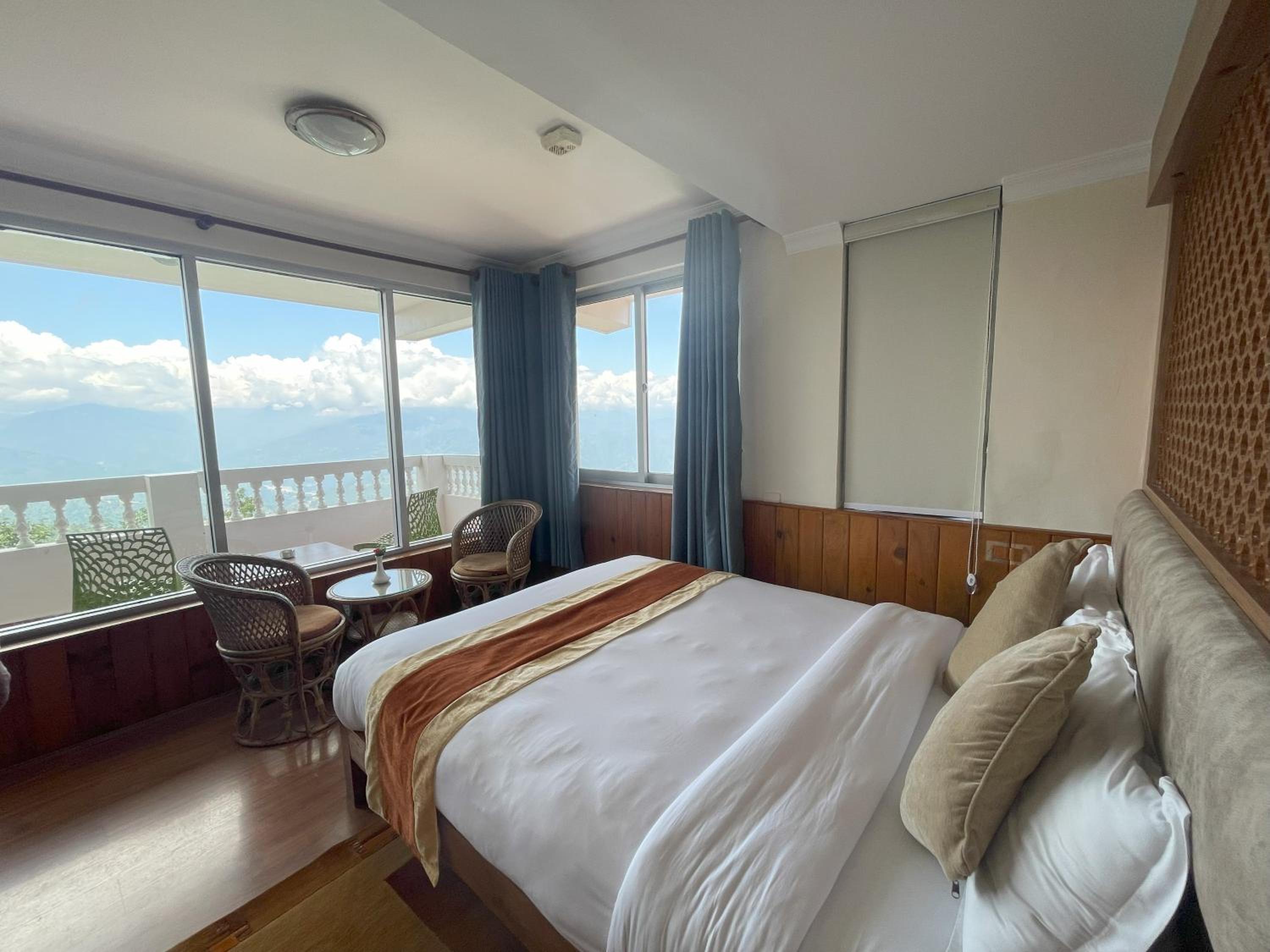 Deluxe Double or Twin Room with Mountain View - Photo 3