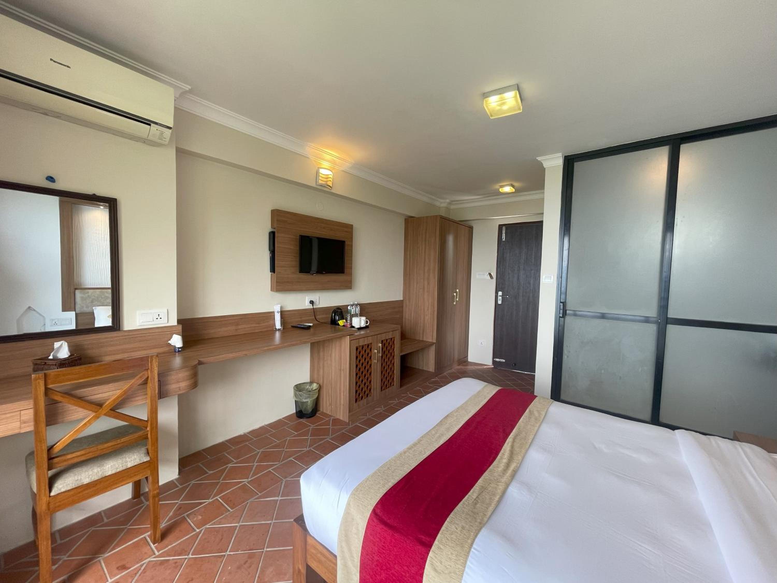 Deluxe Double or Twin Room with Mountain View - Photo 4