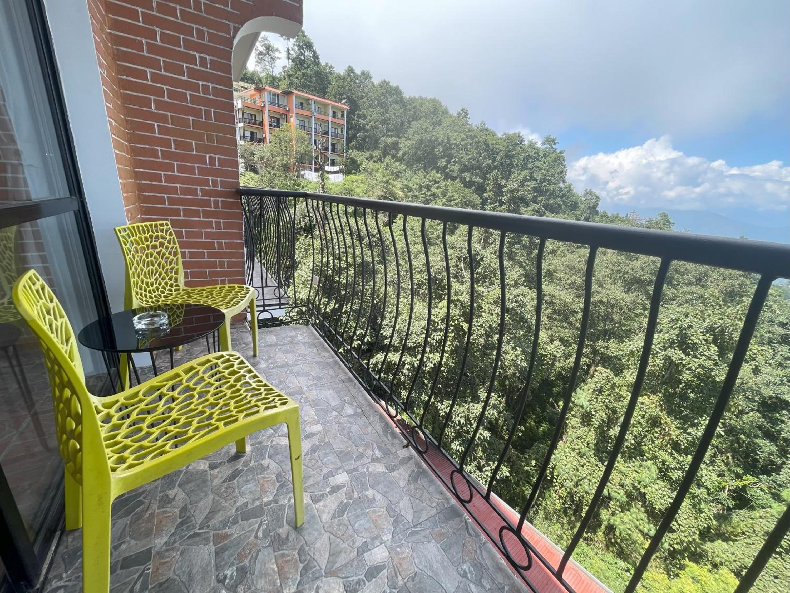 Deluxe Double or Twin Room with Mountain View - Photo 18