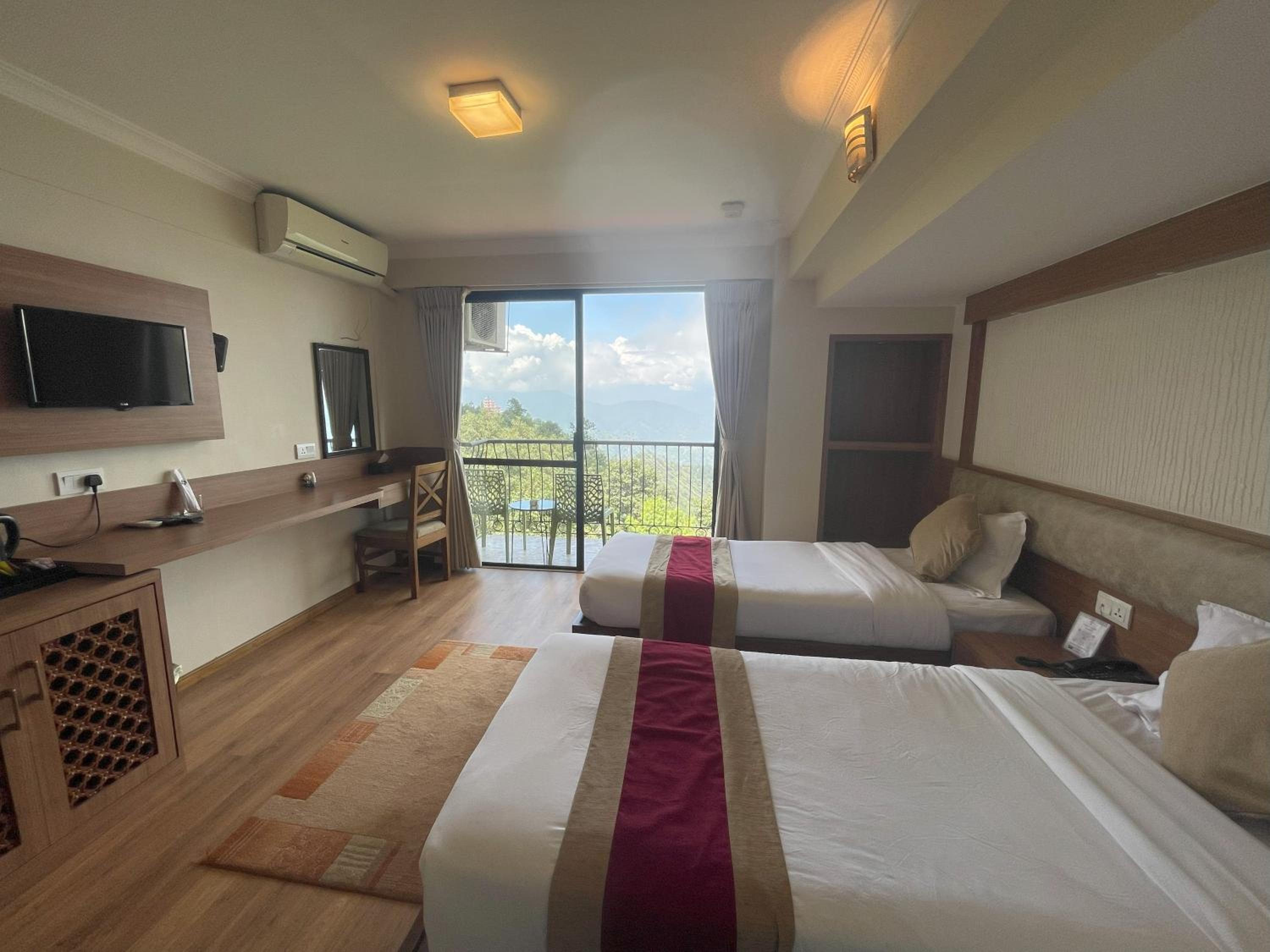 Deluxe Double or Twin Room - Photo 12