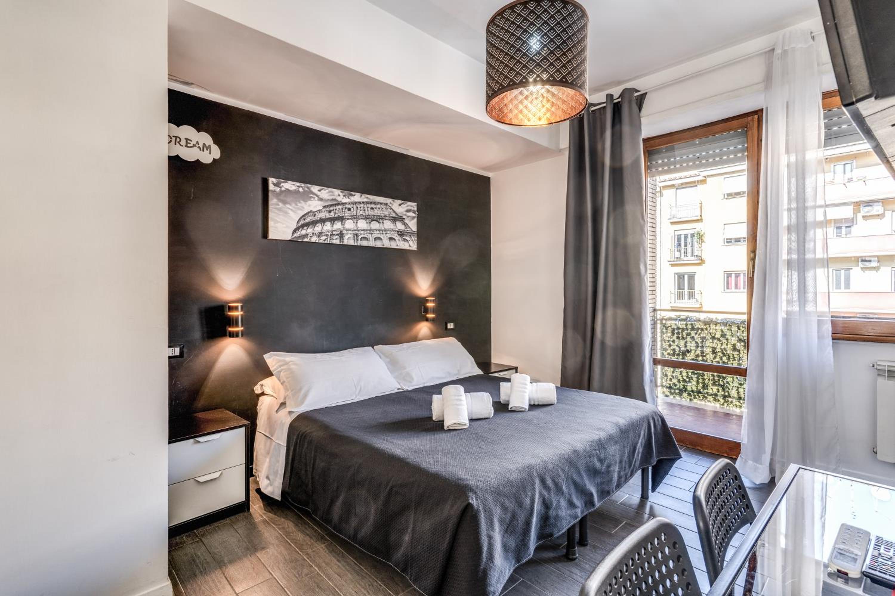 Deluxe Double Room with Balcony photo 1